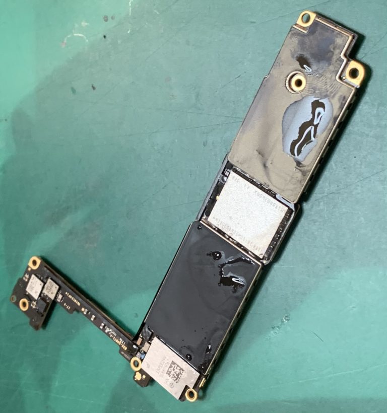 春日部市よりご来店！iPhone８の基盤修理【スマホ修理工房イオンせんげん台店】