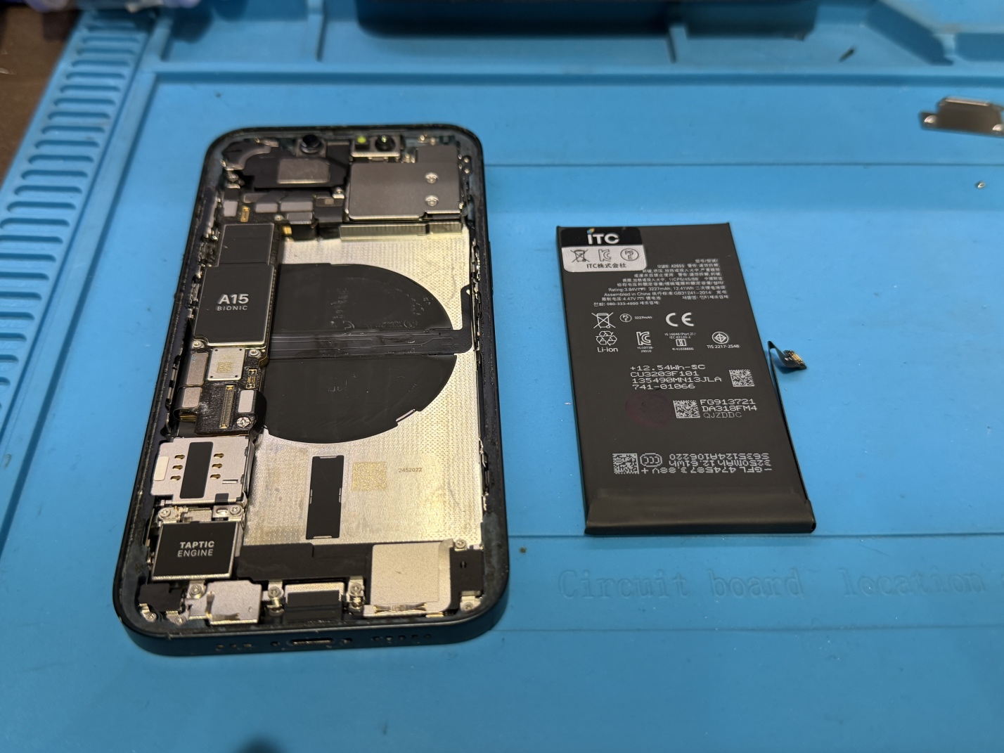 iPhone13（アイフォン13）のバッテリー交換修理ならデータそのまま、即日修理の「スマホ修理工房渋谷店」へ！