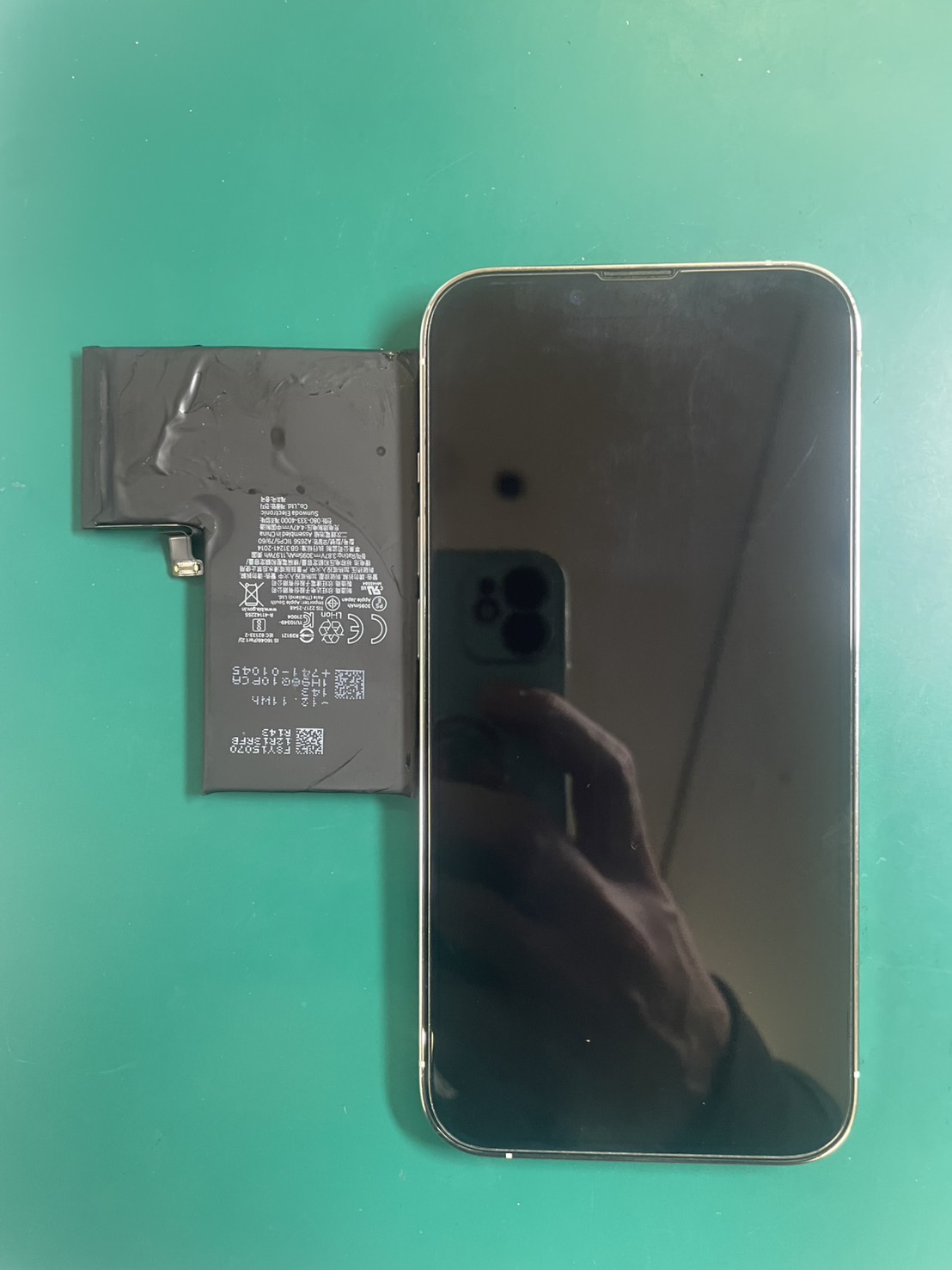 バッテリーがすぐに切れてしまう・・・iPhone13Pro バッテリー交換【三鷹店】