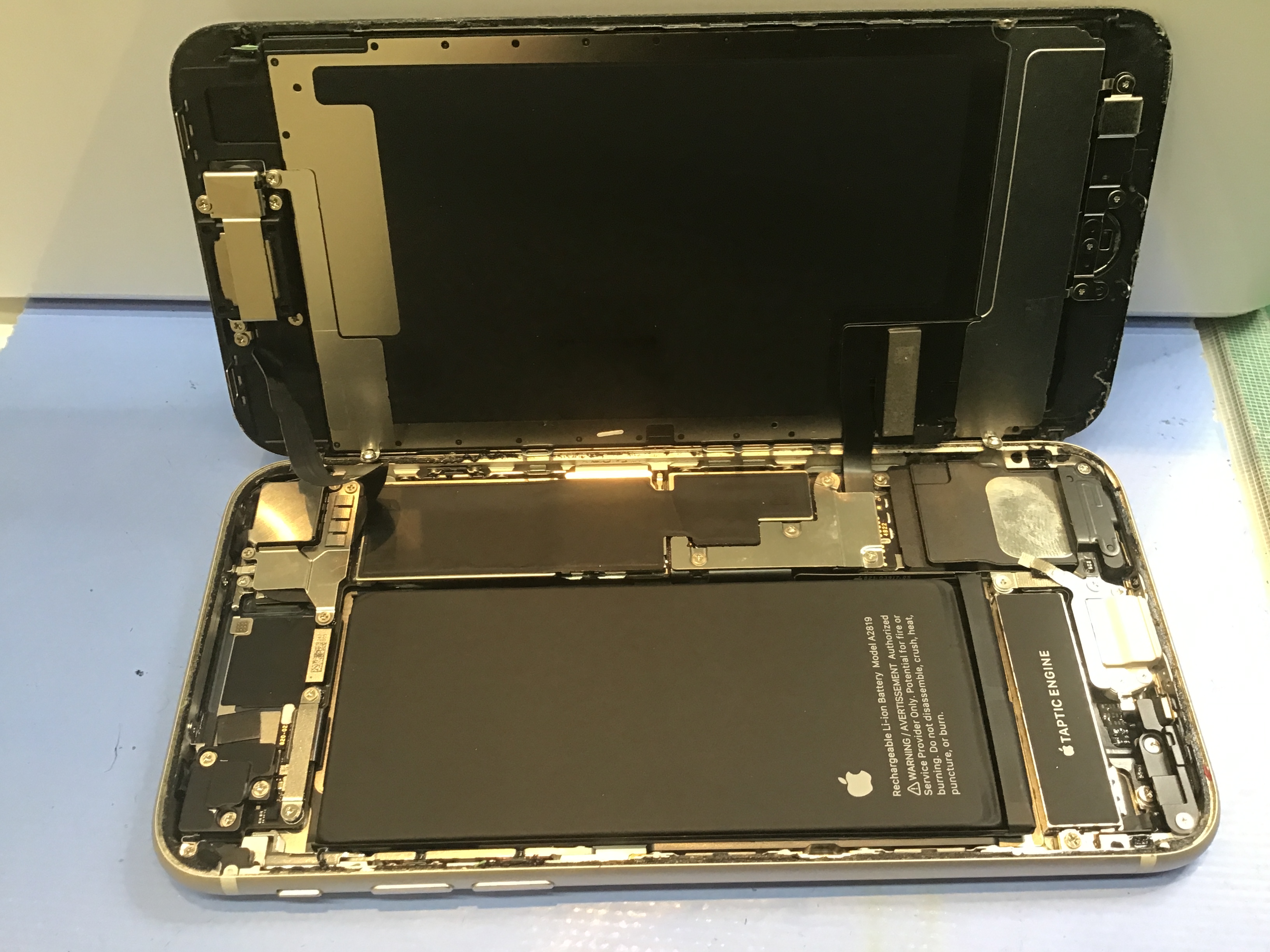 iPhoneのバッテリー交換は、データそのまま・即日修理のスマホ修理工房京王聖蹟桜ヶ丘ショッピングセンターB館店へ！