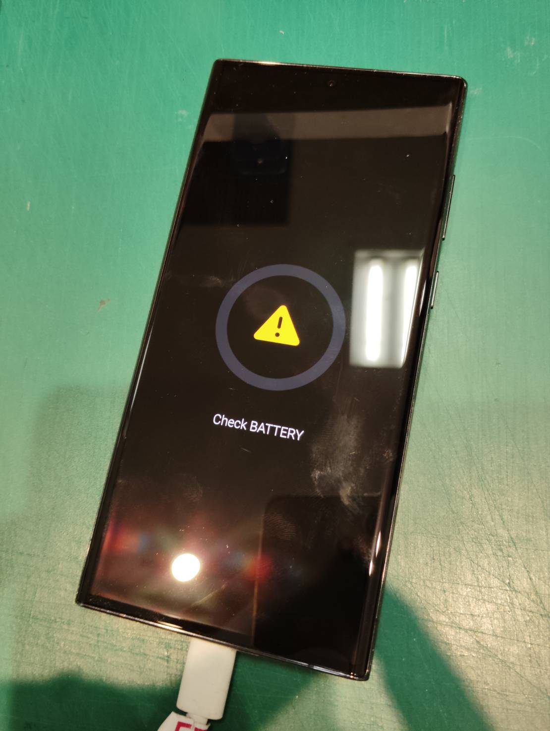 Galaxy S22Ultra 5G】「Check BATTERY」て出たんだけど？ -スマホ修理