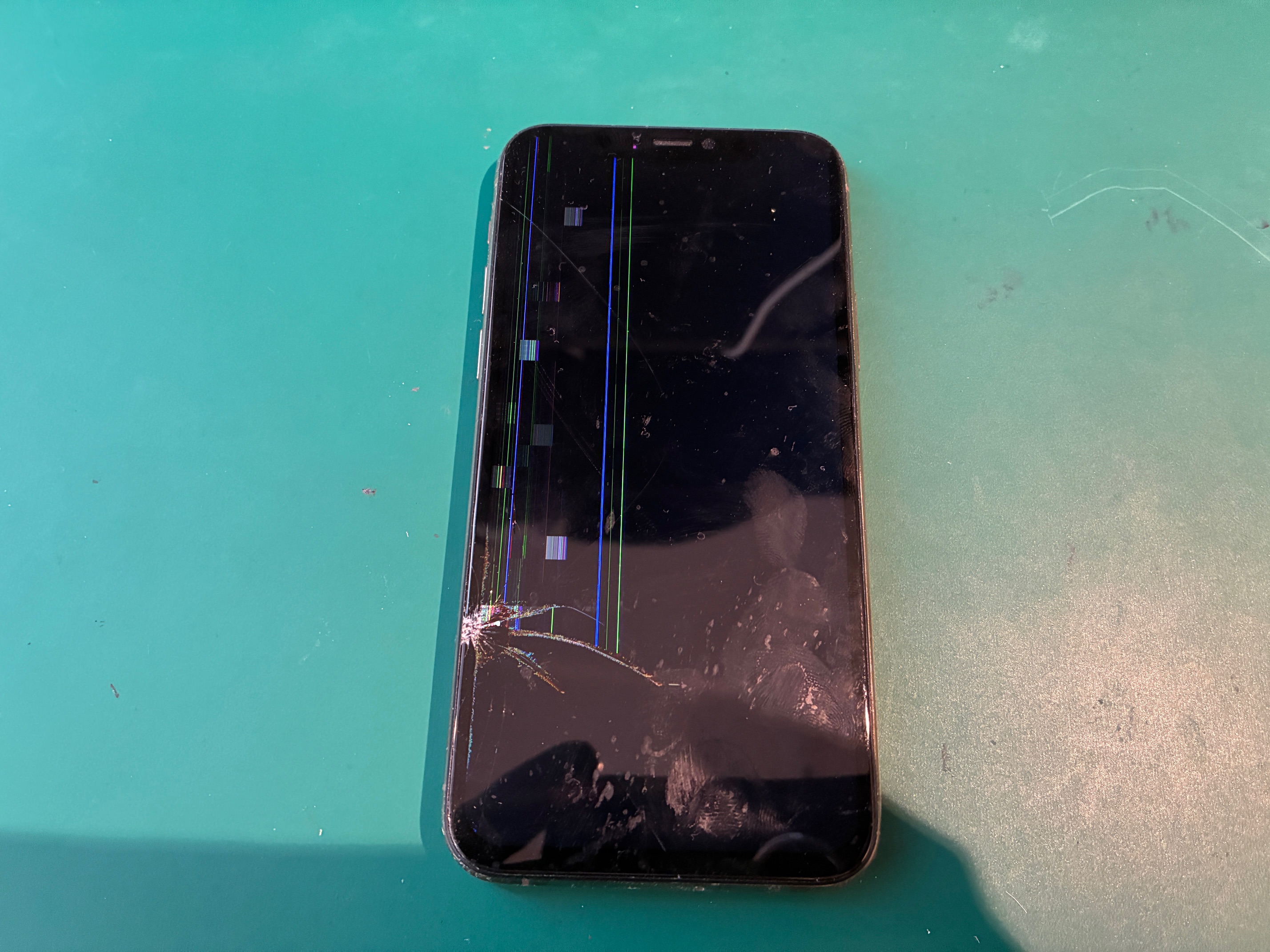 神戸市からお越しのお客様よりiPhone11Proの画面交換をご依頼いただきました！