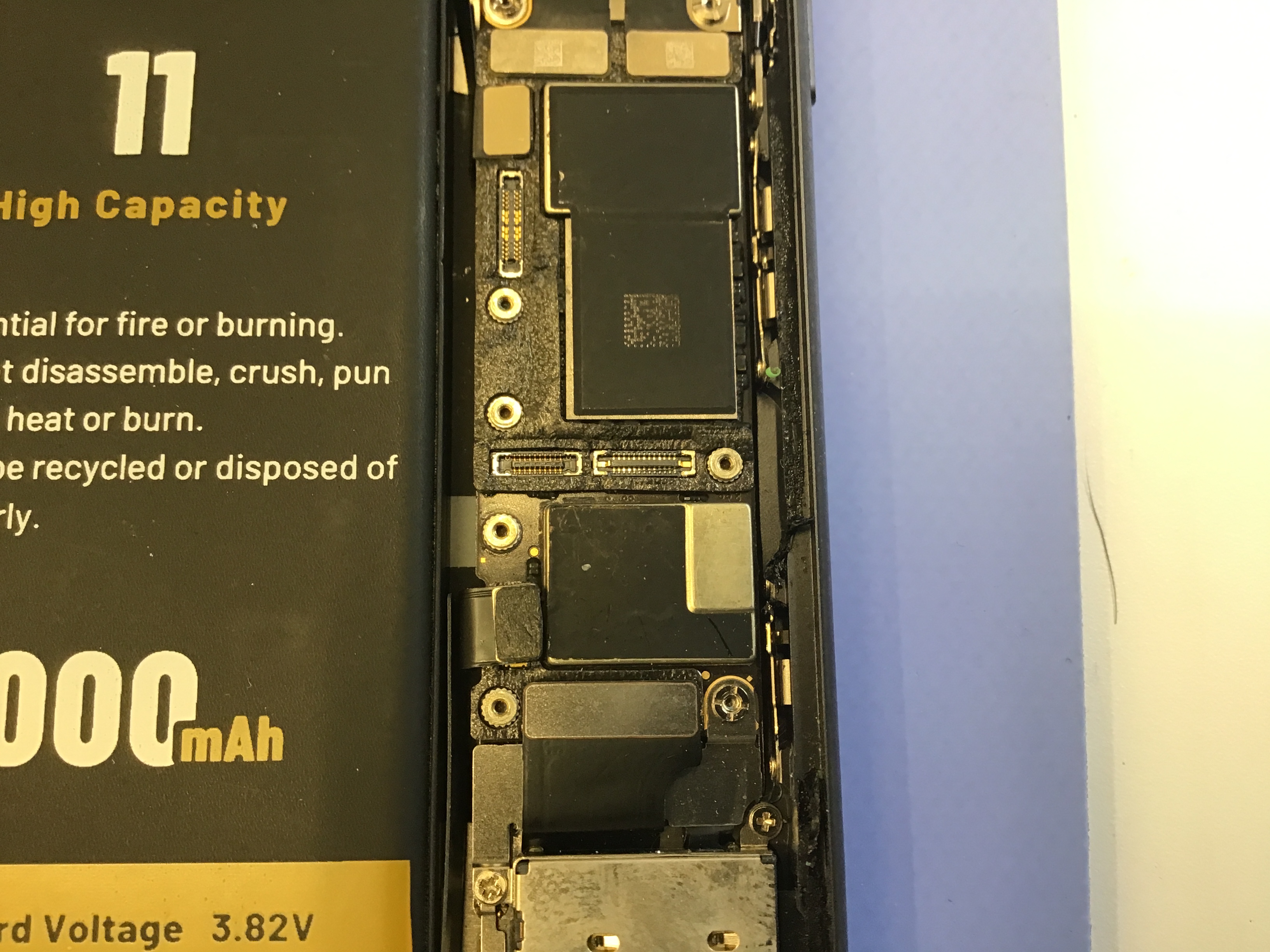 iPhoneSE2のバッテリー交換は、データそのまま・即日修理のスマホ修理工房　八王子店へ！