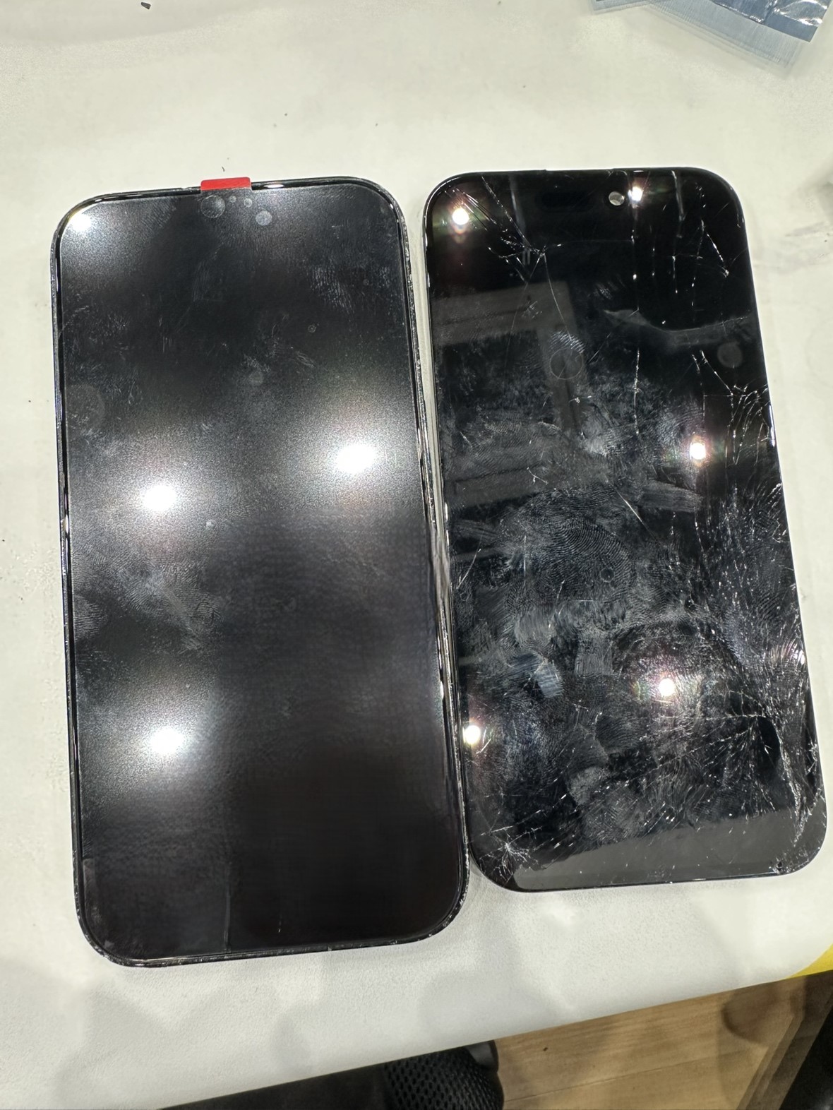 iPhone 14Pro（アイフォン）の画面割れはスマホ修理工房イオンモール福岡店で即日修理可能です！