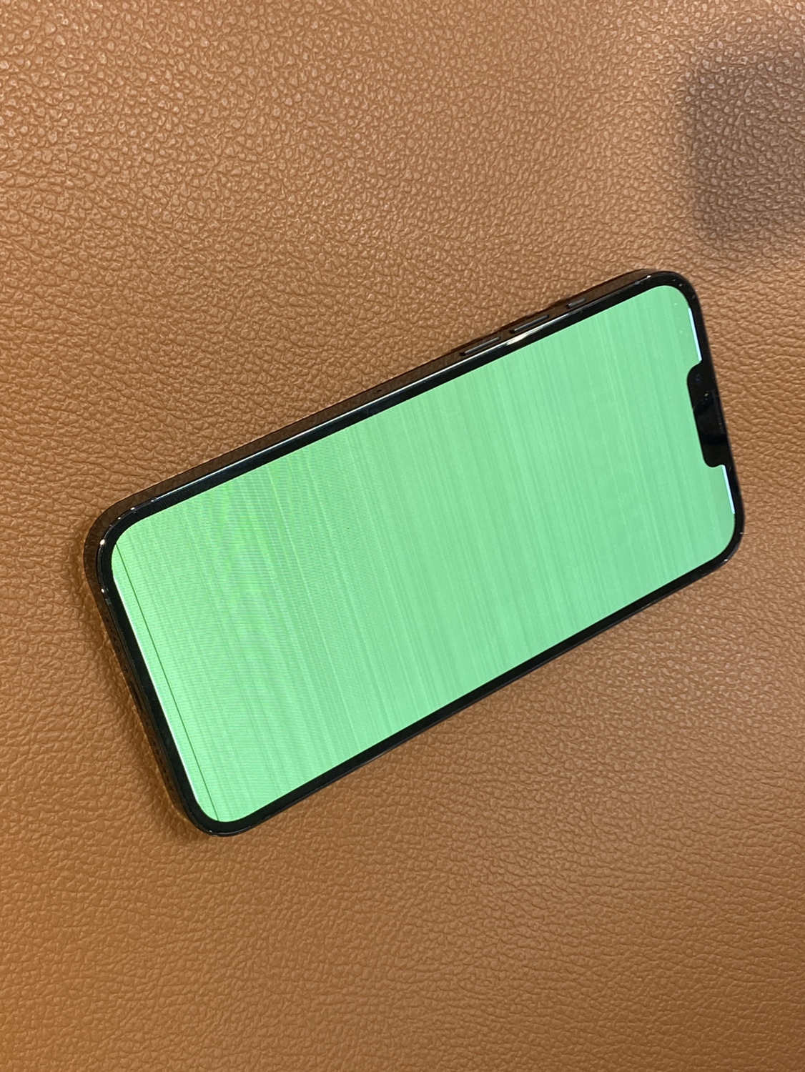 液晶に不具合のでたiPhone13proMax（アイフォン）画面交換を承りました！！