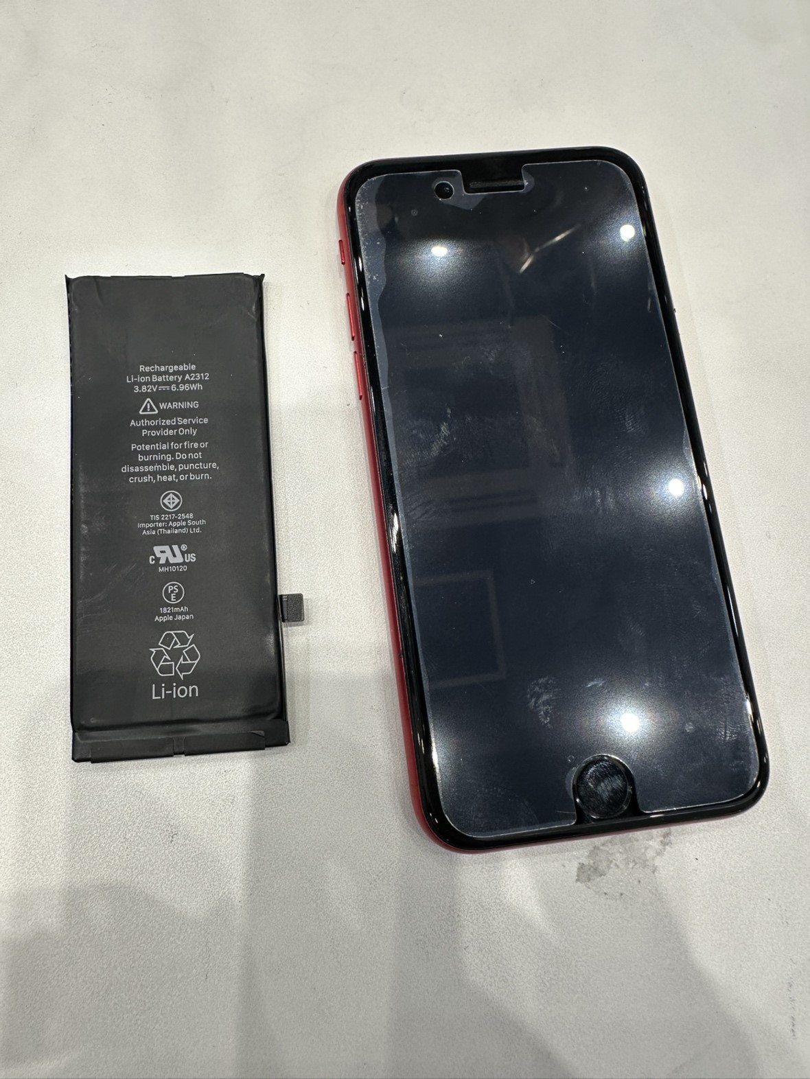 iPhone SE2（アイフォン）のバッテリー交換はスマホ修理工房イオンモール福岡店で即日修理可能です！