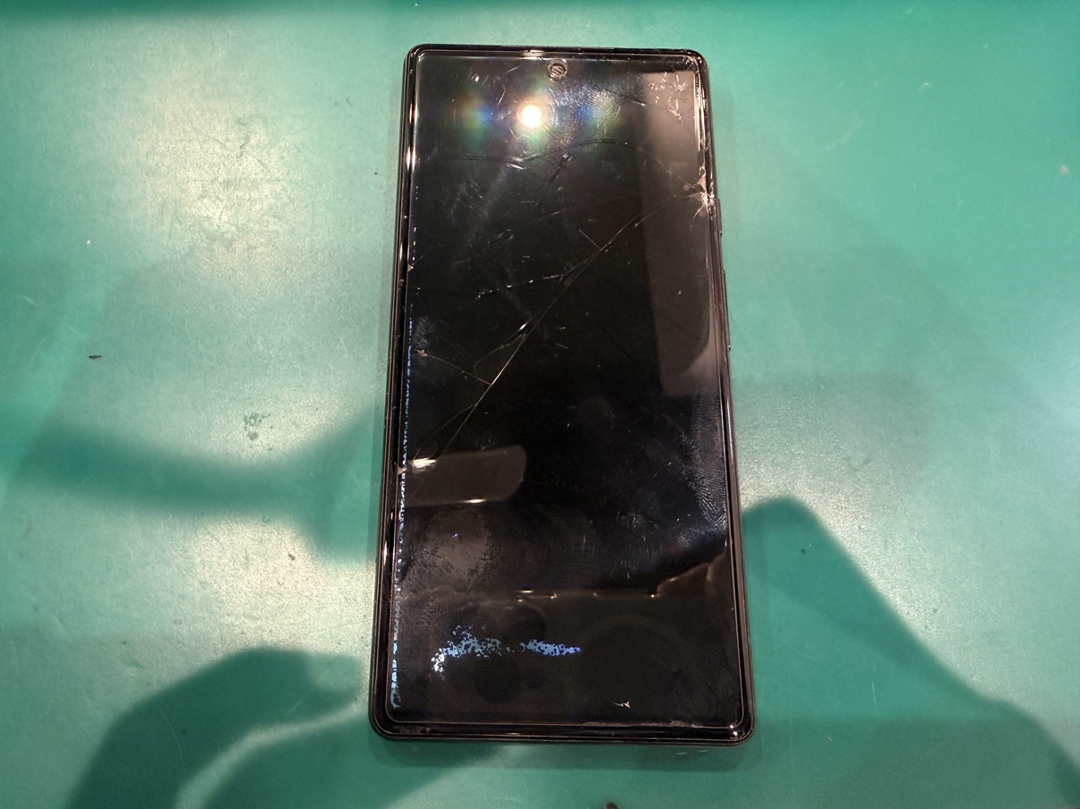 フィルムを張っていたのに画面と液晶が壊れてしまったPixel6の修理を行いました！