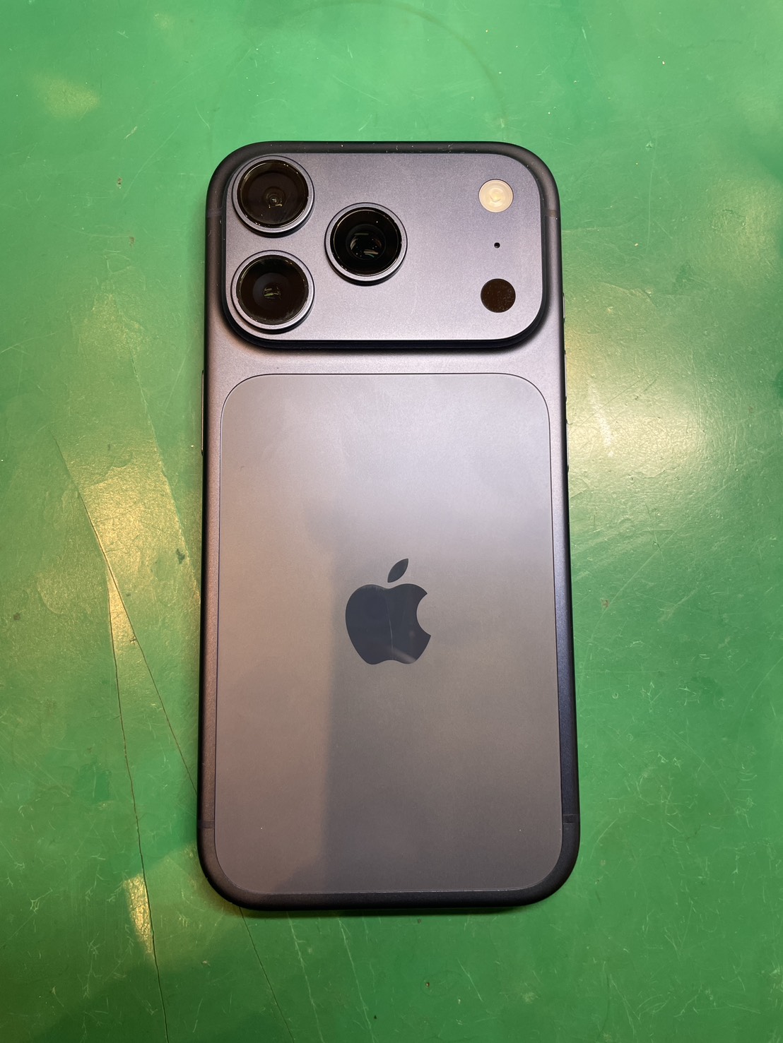 減りが早いiPhone17 proのバッテリー交換を行いました！【スマホ修理