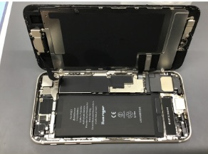スマホ修理工房橋本駅店/iPhoneSE3の修理を承りました