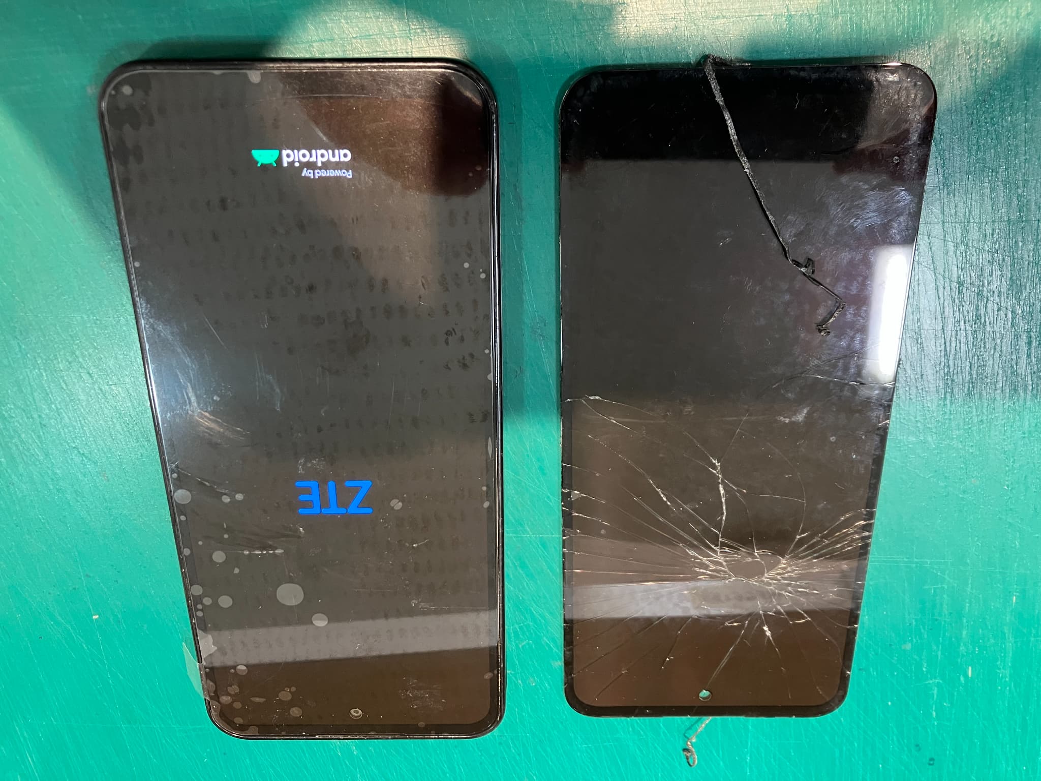 Libero 5GⅢの割れてしまった画面を交換修理いたしました　-スマホ修理工房浦和パルコ店-