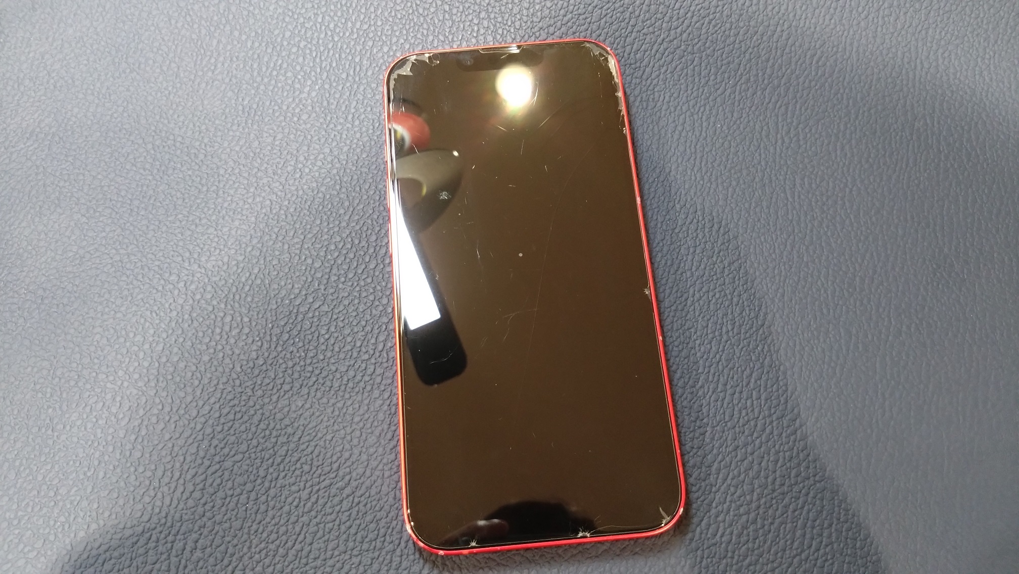 タッチガラスが割れてしまったiPhone14（アイフォン）修理承りました！！