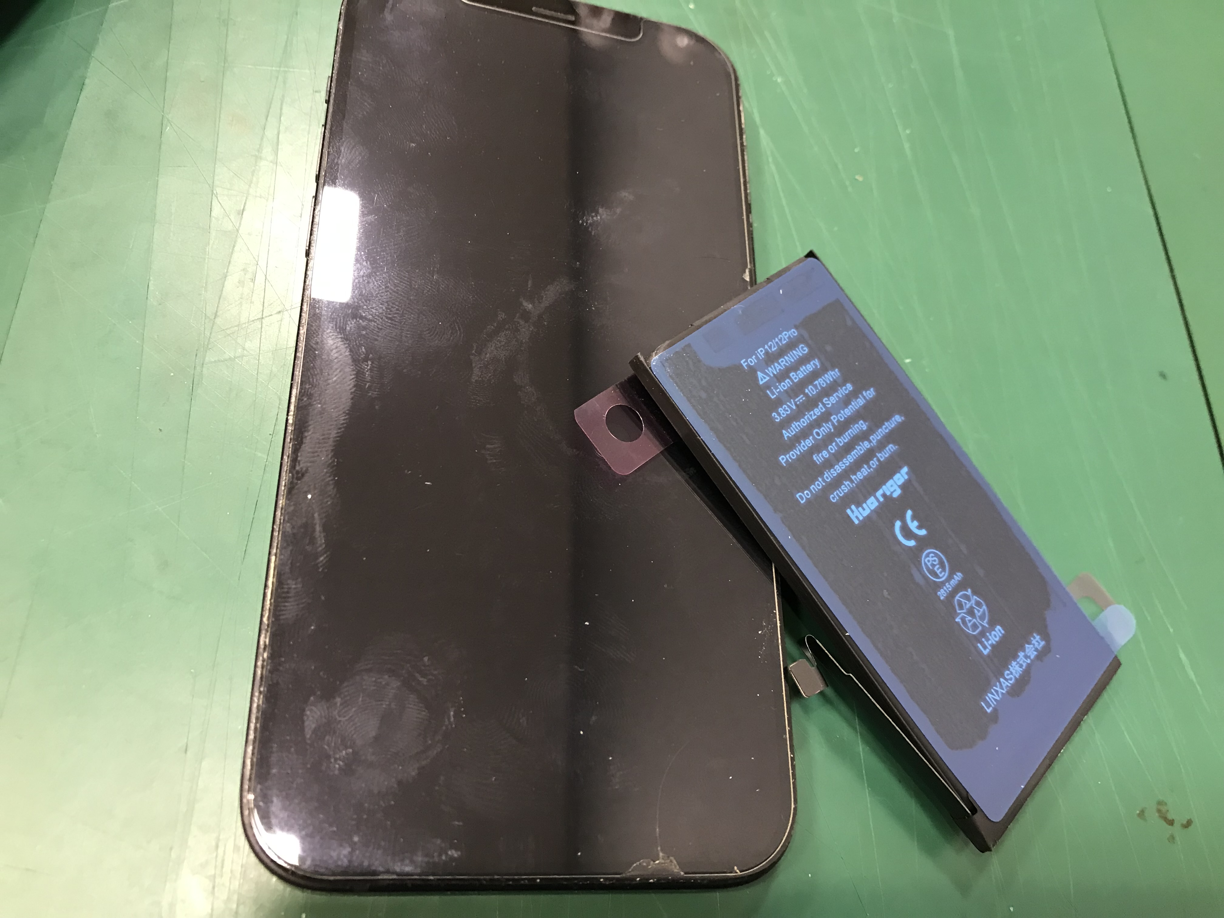 iPhone12のバッテリー交換はスマホ修理工房イオン大井店で出来ます！　【ふじみ野市、所沢市、川越市】