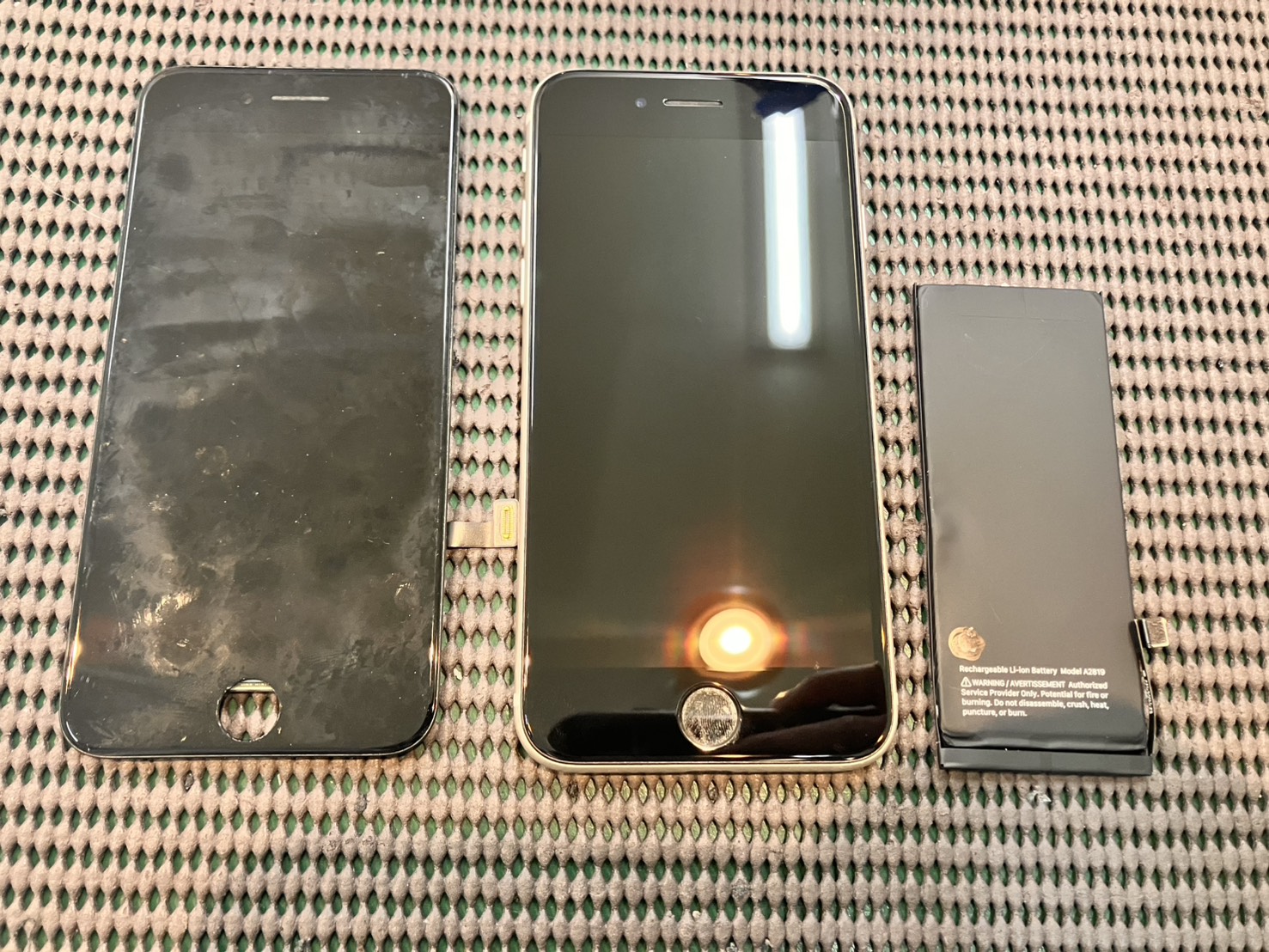 iPhoneSE3の液晶をバッテリー交換を行いました！　-スマホ修理工房和光駅北口店-