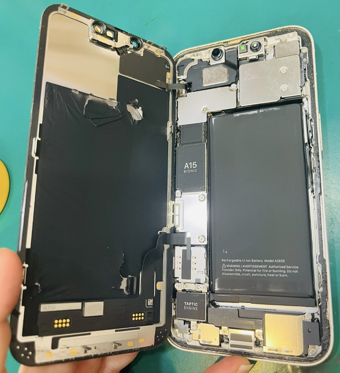 iPhone13の画面表示不良の修理を行いました！スマホ修理工房テラスモール湘南店