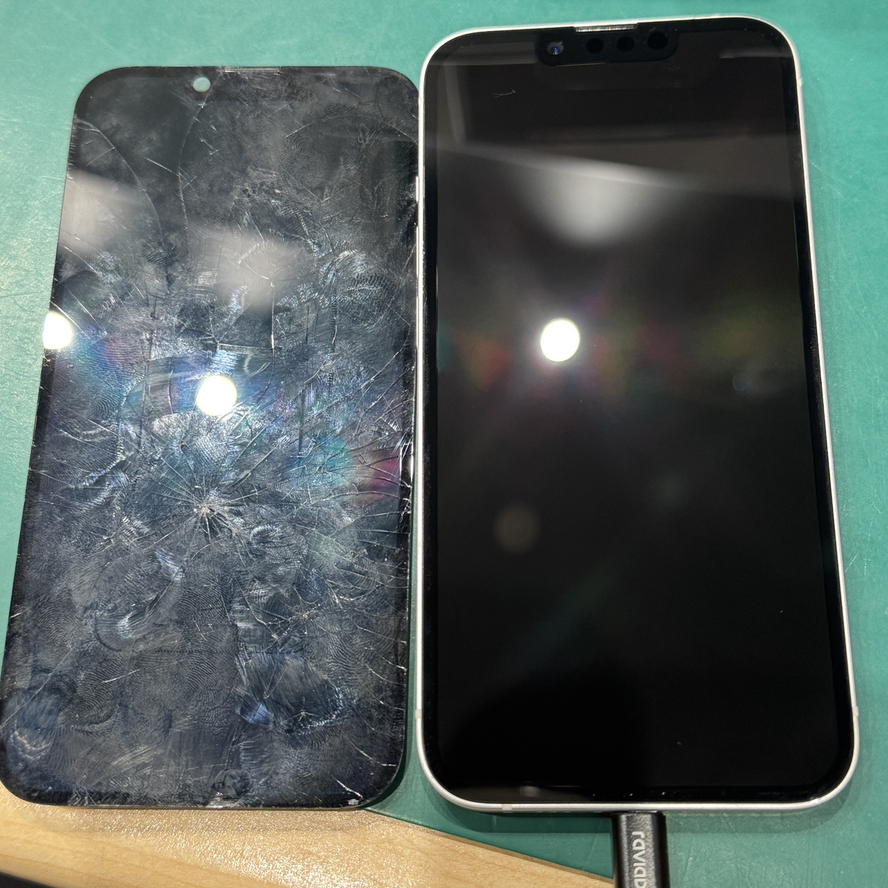 iPhone14の画面表示不良の修理を行いました！スマホ修理工房テラスモール湘南店