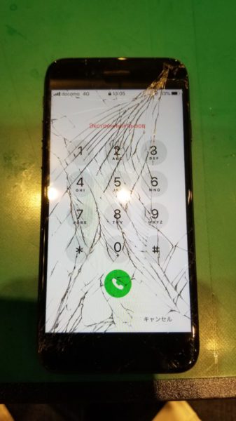 iPhoneSE3 の 画面が割れて操作できないときの修理ならデータそのまま即日修理の【スマホ修理工房上野店】