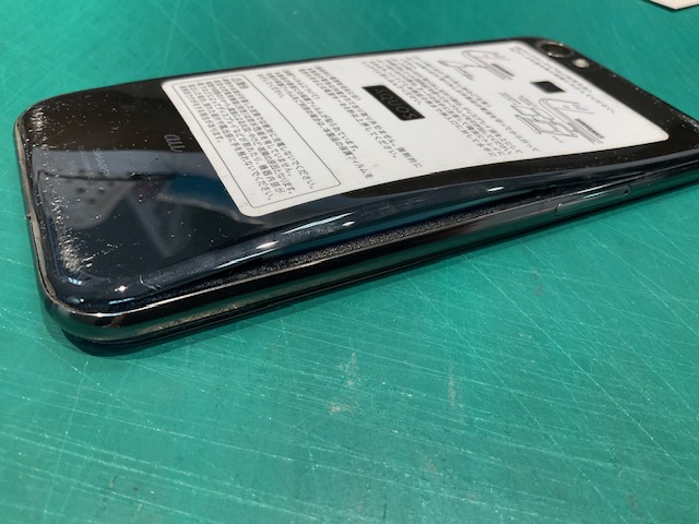AQUOS R バッテリー膨張で背面と液晶が浮いてしまった！　スマホ修理工房浦和パルコ店