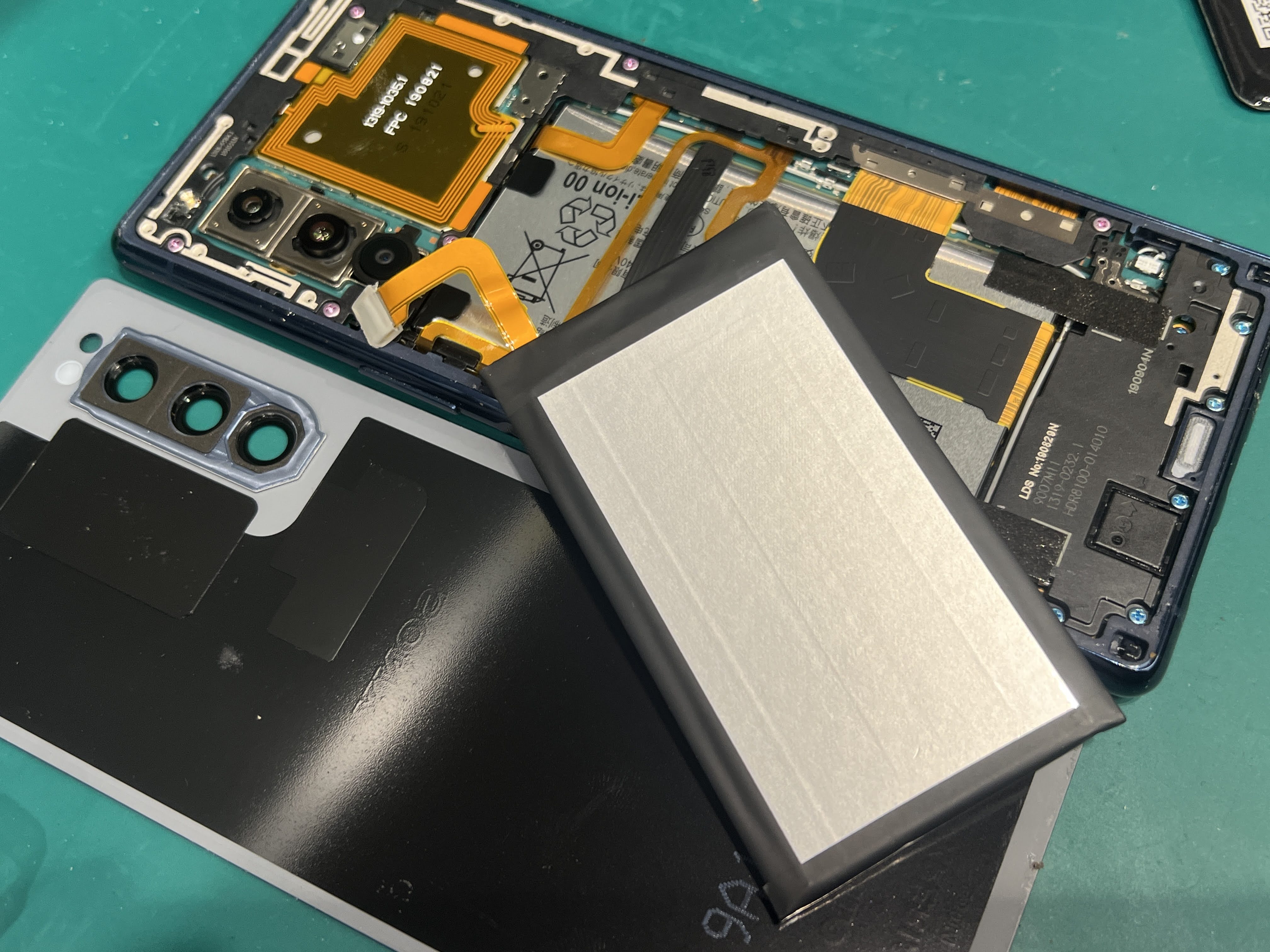 突然の電源落ちに要注意! Xperia 5 バッテリー劣化による交換修理【スマホ修理工房ペリエ千葉店】