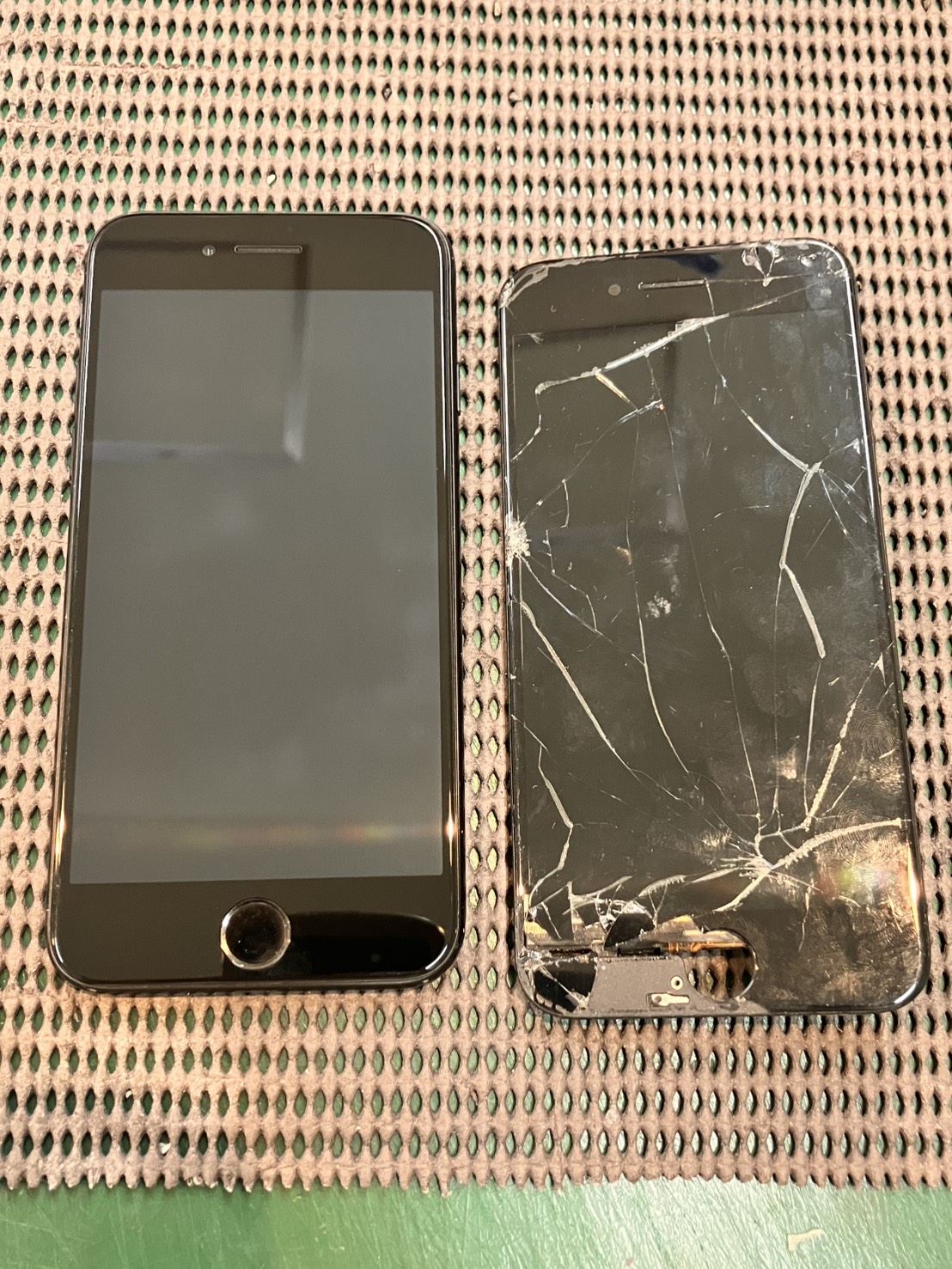 iPhoneSE2の画面交換を行いました！　-スマホ修理工房浦和パルコ店-