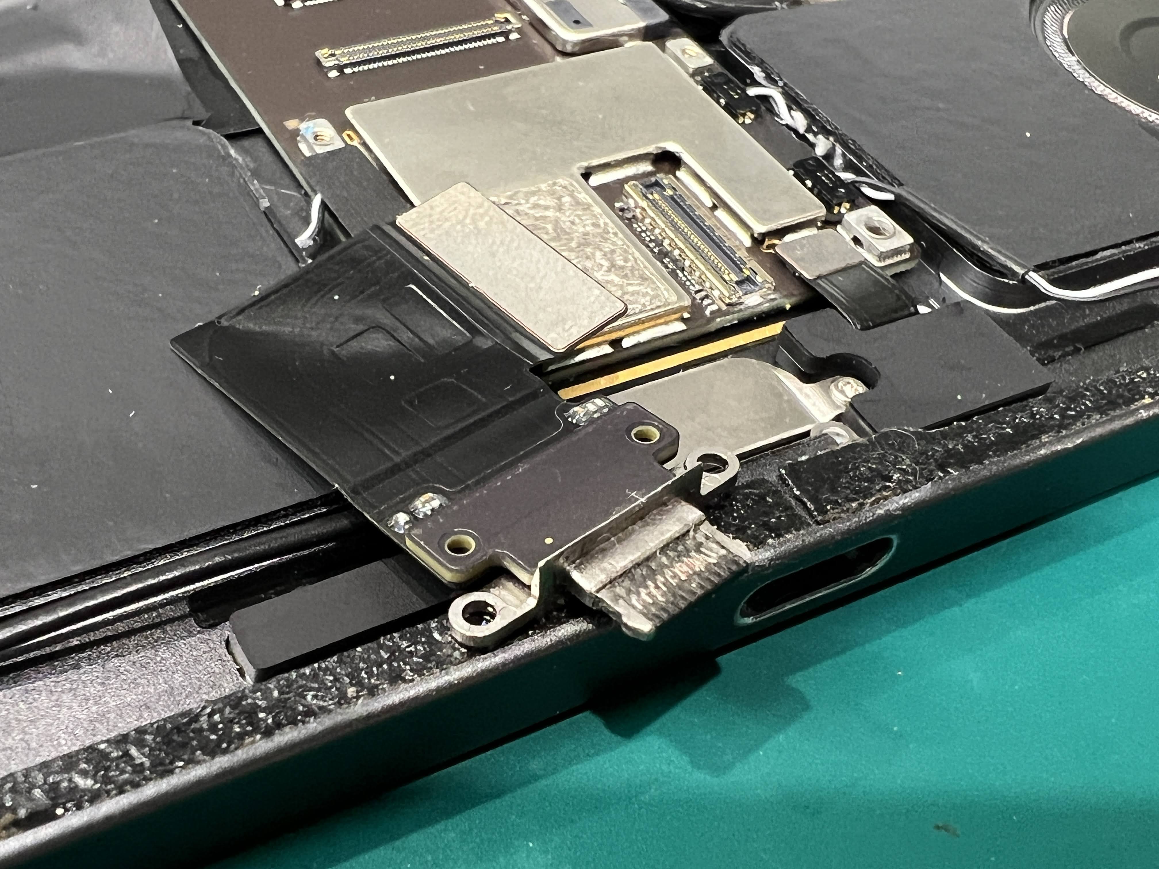 iPad Pro 12.9インチ（2020）充電コネクター接触不良修理