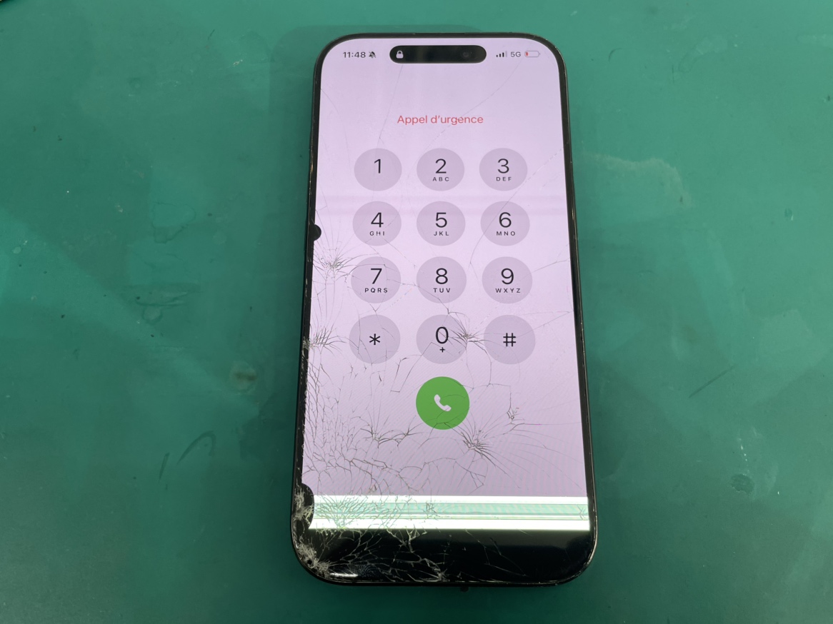 iPhone15 液晶画面交換しました！