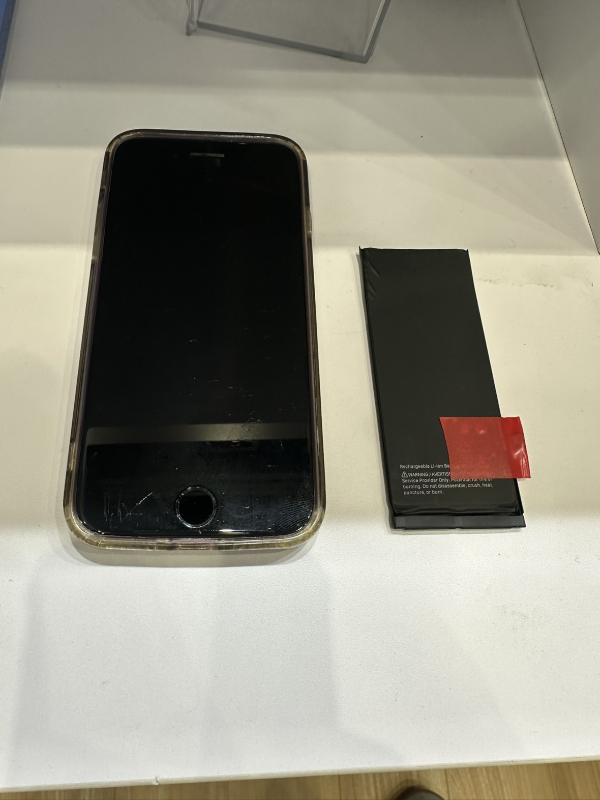 iPhone SE3（アイフォン）のバッテリー交換はスマホ修理工房イオンモール福岡店で即日修理可能です！