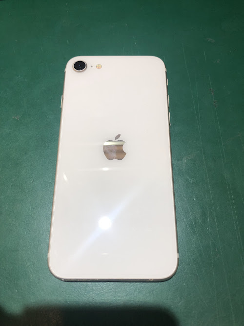 iPhoneSE3バッテリー修理データをそのまま・最短即日修理のスマホ修理工房港北TOKYU S.C.店にご相談下さい！