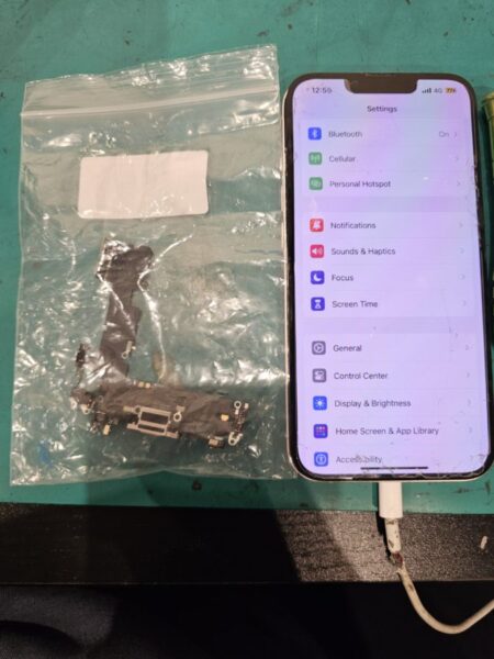 iPhone13(アイフォン13)の充電不良は、データそのまま！修理対応の【スマホ修理工房　北千住マルイ店】へ！！