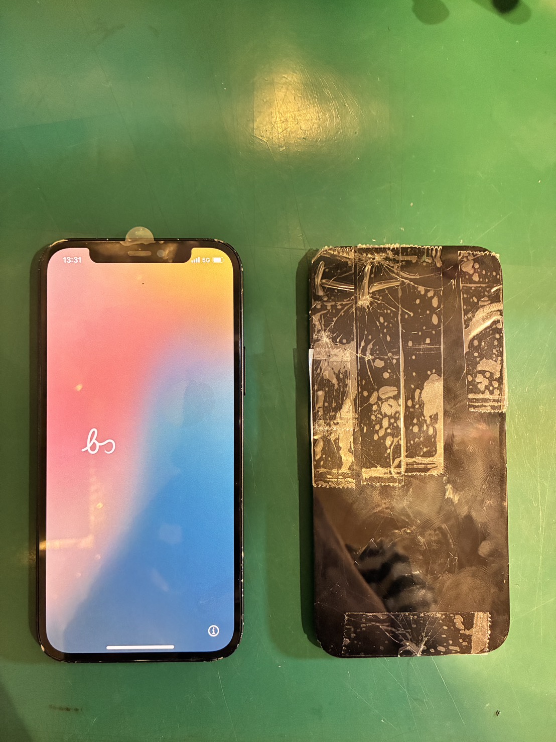 画面がバキバキに... iPhone12 画面交換【スマホ修理工房 調布パルコ店】