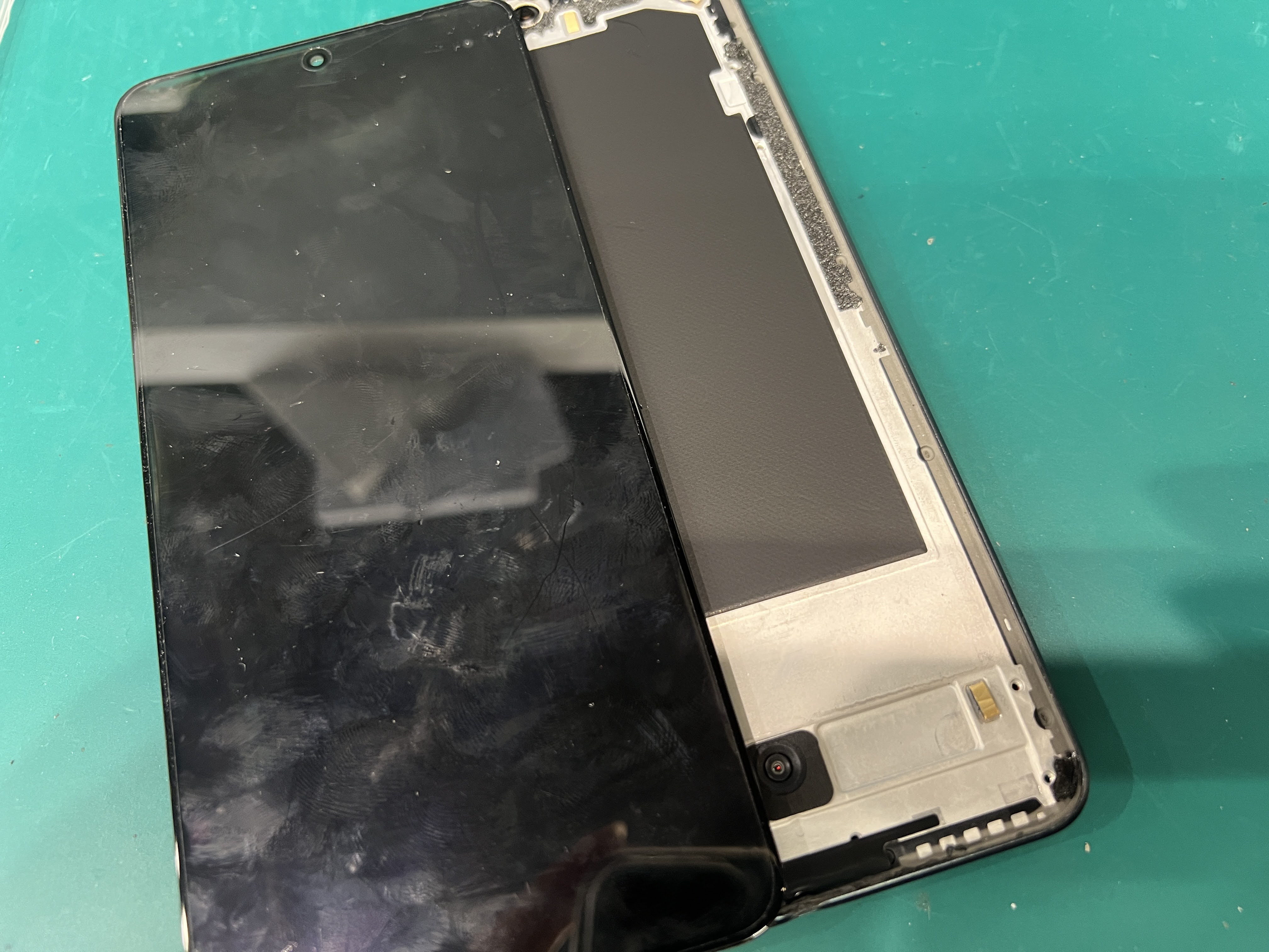 OPPO Reno11A 画面交換（落下による液晶表示不良）