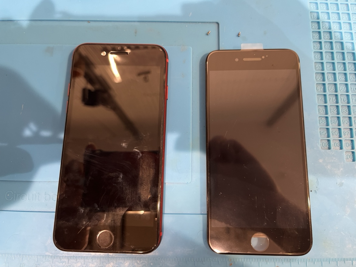 iPhoneSE2（アイフォンSE第2世代）の画面修理ならデータそのまま、即日 