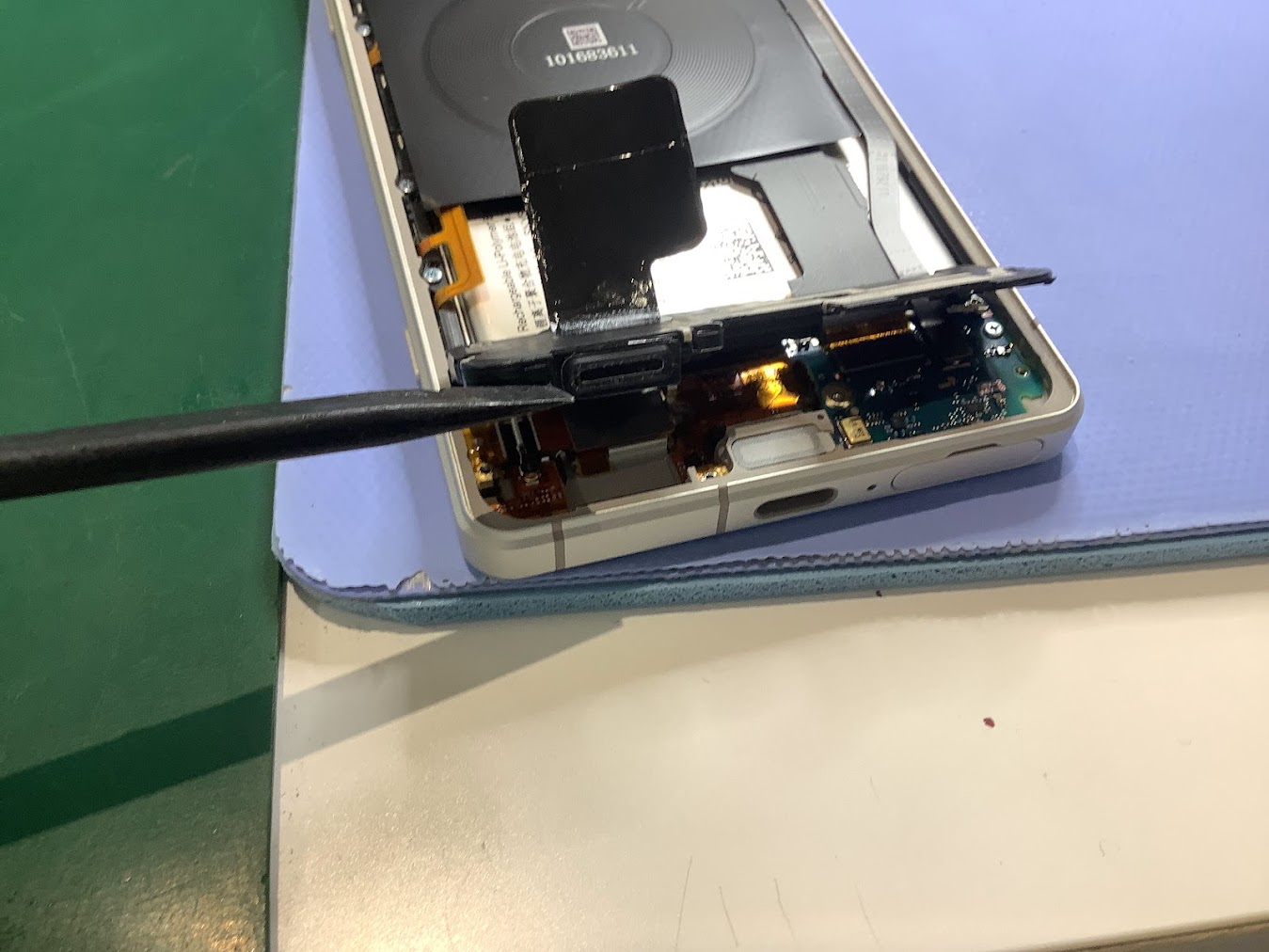 Xperia5Vのバッテリー交換ならデータをそのまま・最短即日修理のスマホ修理工房ラザウォーク甲斐双葉店へ