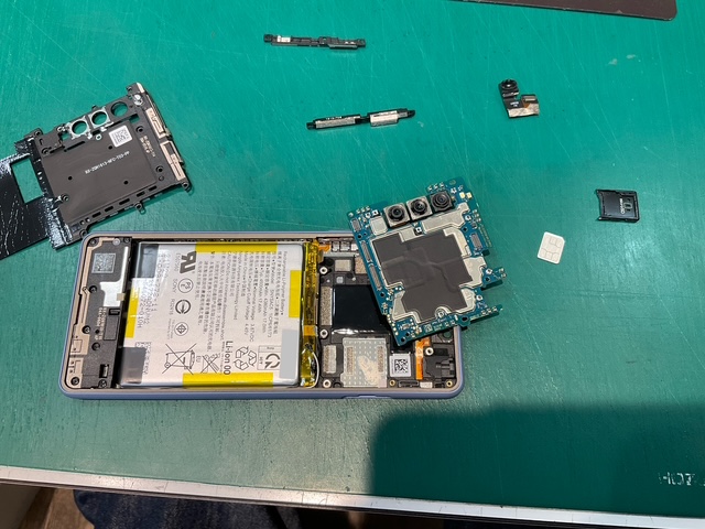 Xperia 10Ⅲ　SIMトレーが折れてしまいSIMカードが取り出せない・・・　スマホ修理工房浦和パルコ店