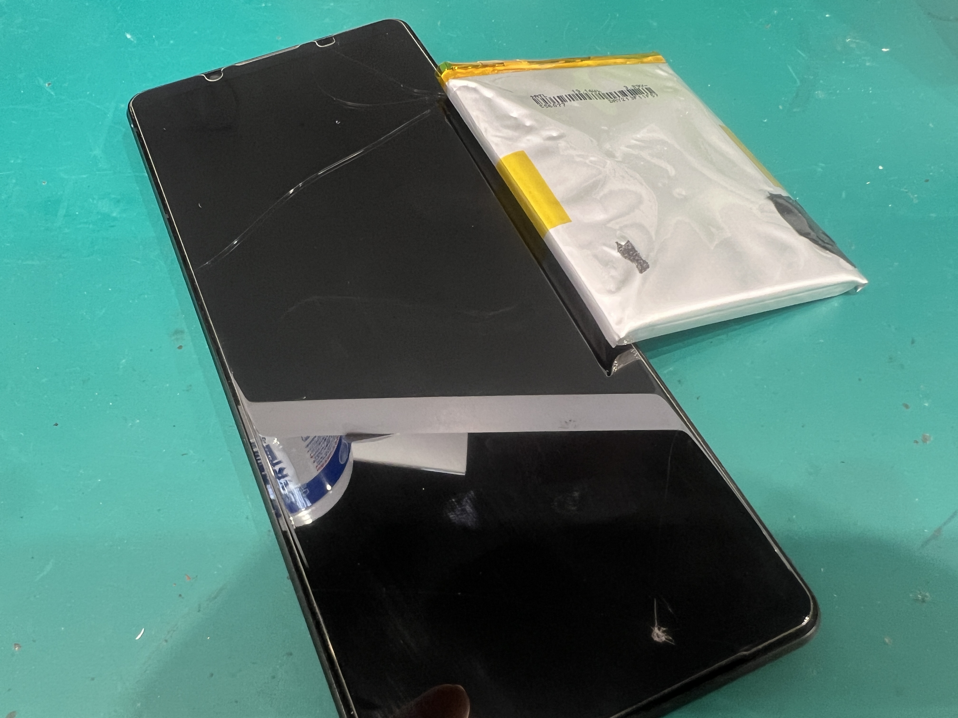 Xperia 1 IV（エクスペリア）バッテリー膨張による交換修理