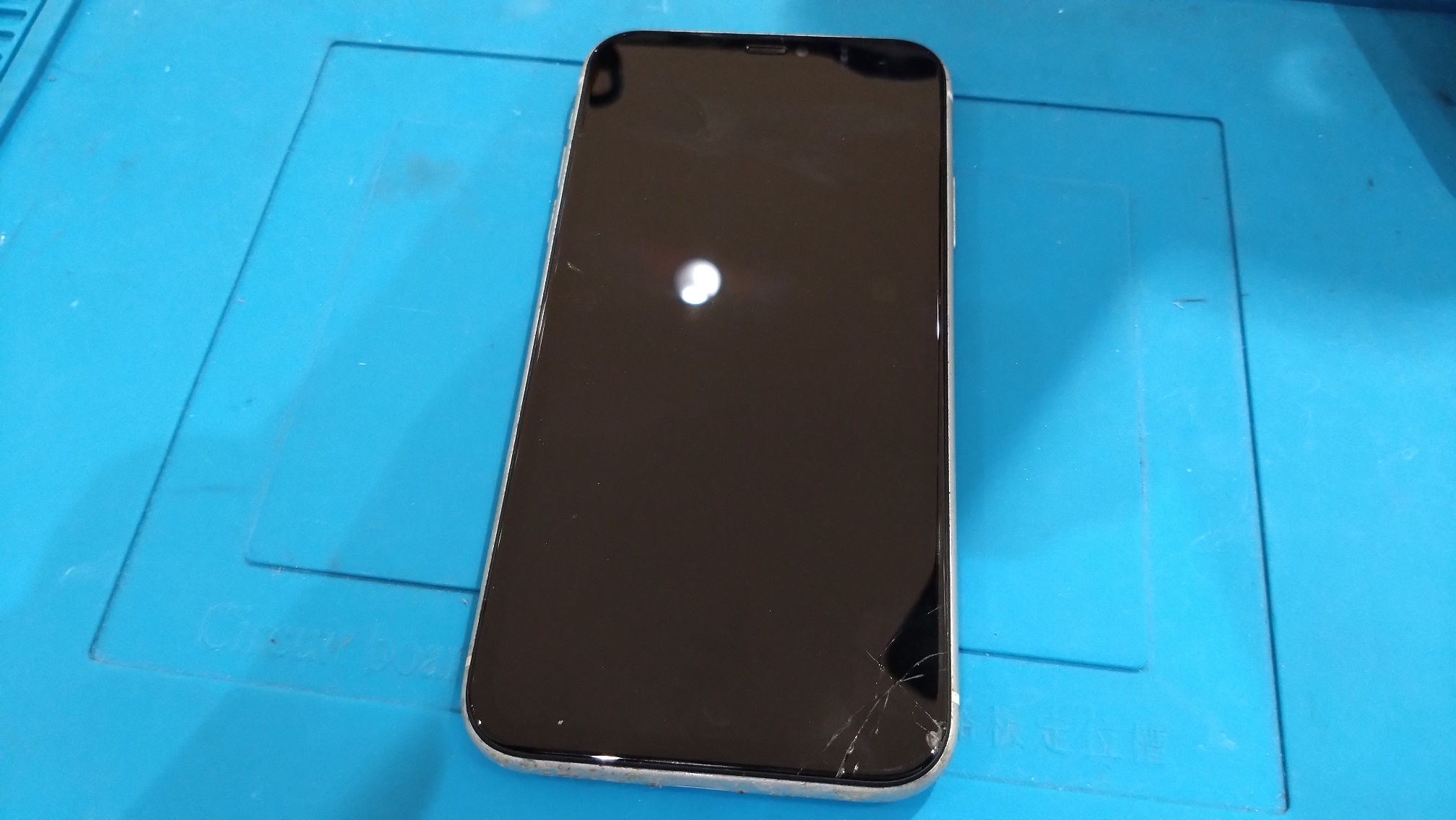 画面が割れてしまったiPhone11（アイフォン）の画面交換承りました！！