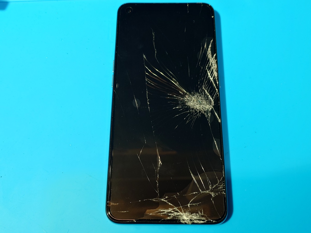 OPPOreno5A(オッポリノ5エー)画面が映らない…！直せます！おまかせください☆【スマホ修理工房札幌店】