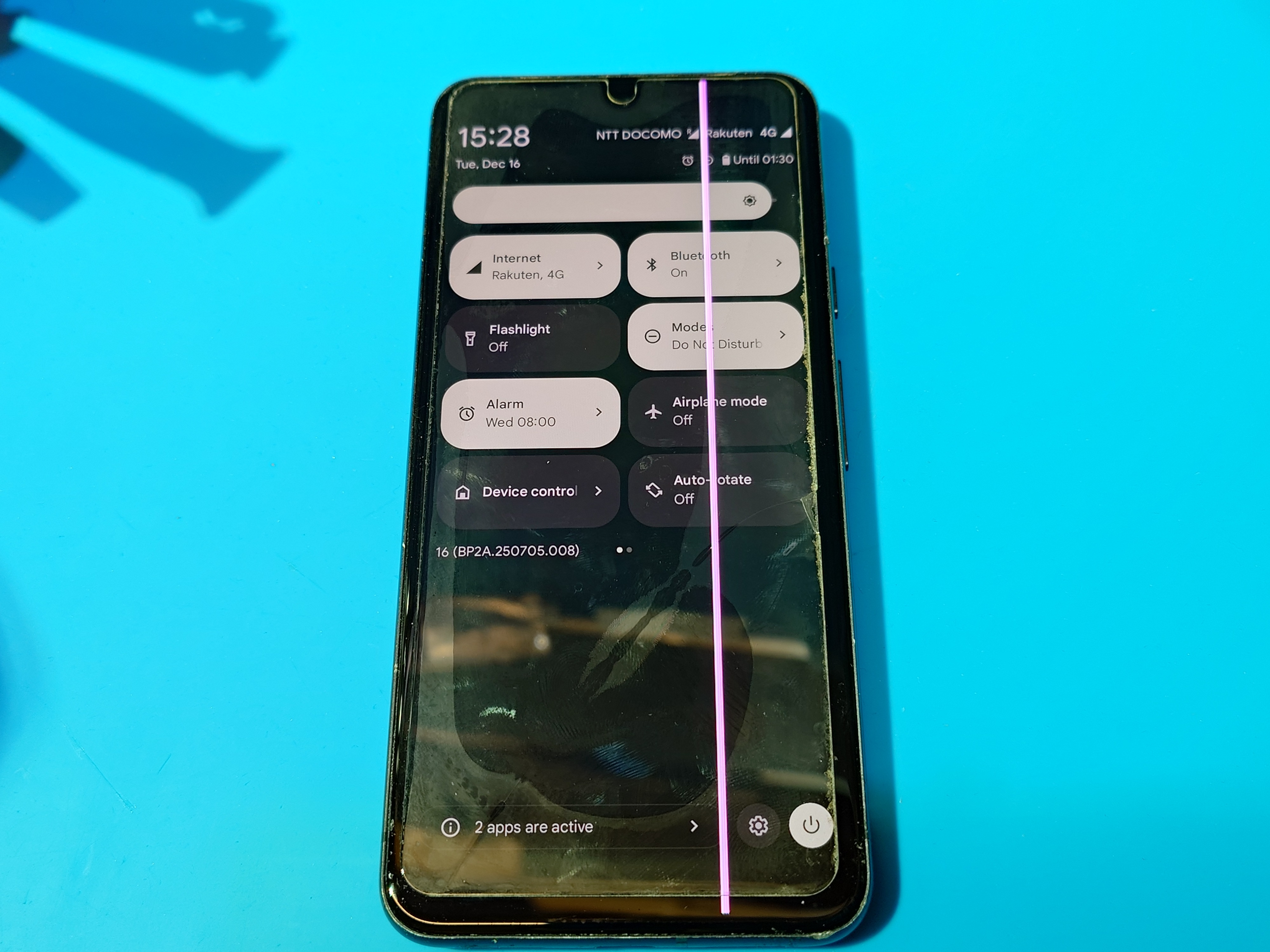 Google Pixel8(グーグルピクセル8)液晶に縦線が…！放っておくと映ら