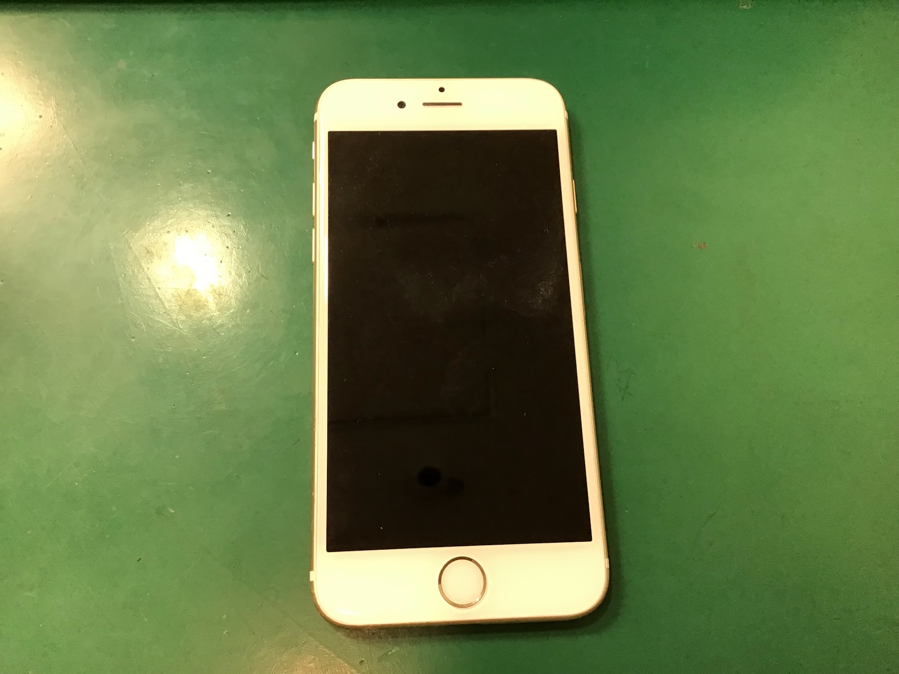 iPhone8の画面交換なら最短即日修理のスマホ修理工房港北 TOKYUS.C.店にご相談ください！-