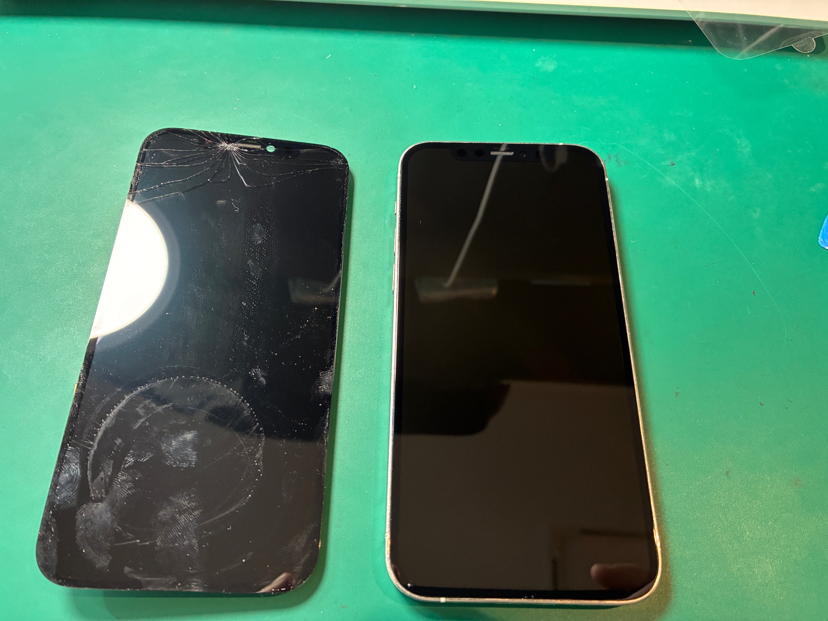 神戸市からお越しのお客様よりiPhone12Proの画面交換をご依頼いただきました！