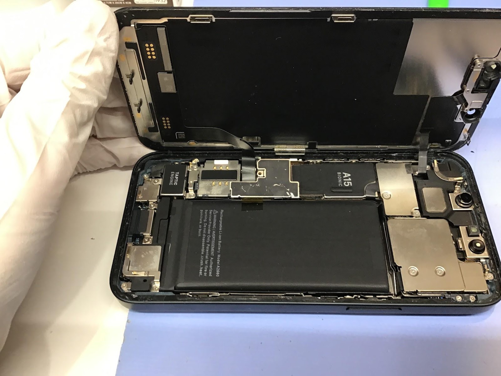 iPhone13miniのバッテリー交換は、データそのまま・即日修理のスマホ修理工房京王聖蹟桜ヶ丘ショッピングセンターB館店へ！