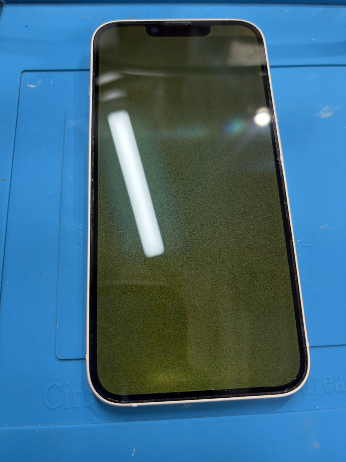 iPhone14の画面が割れてしまったら放置は厳禁です！【スマホ修理工房 池袋P'パルコ本店】