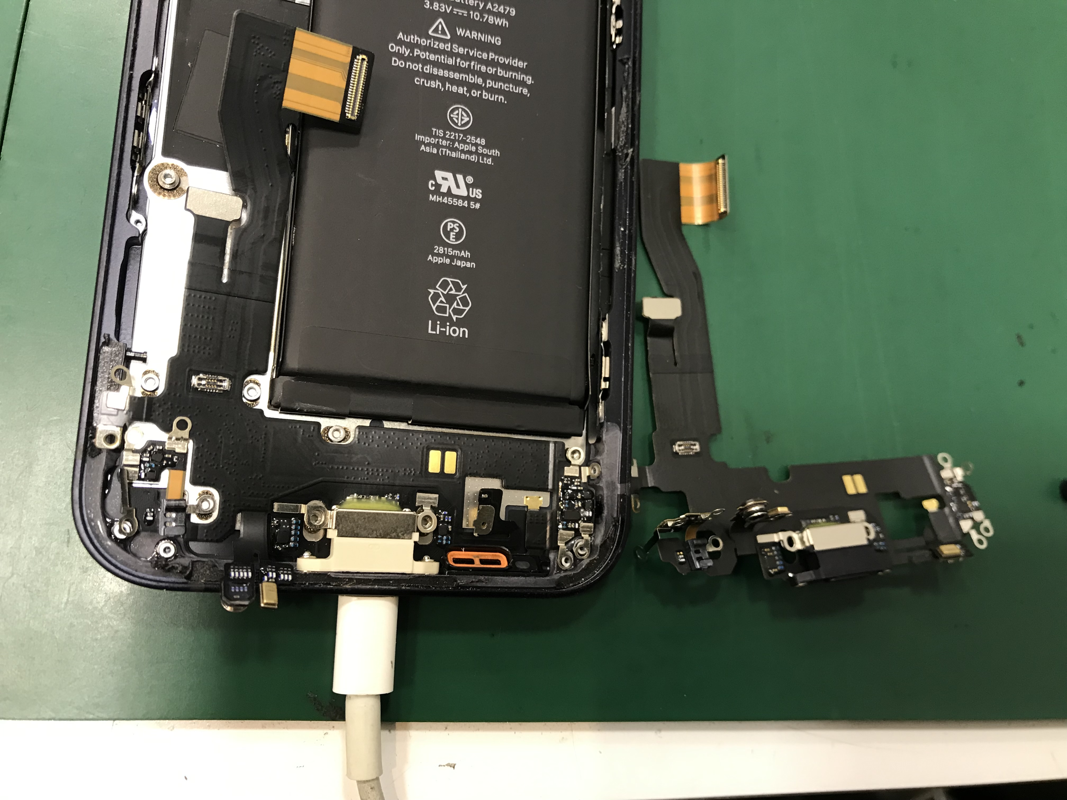 iPhone12充電口交換なら、ふじみ野市スマホ修理工房イオン大井店にお任せください！