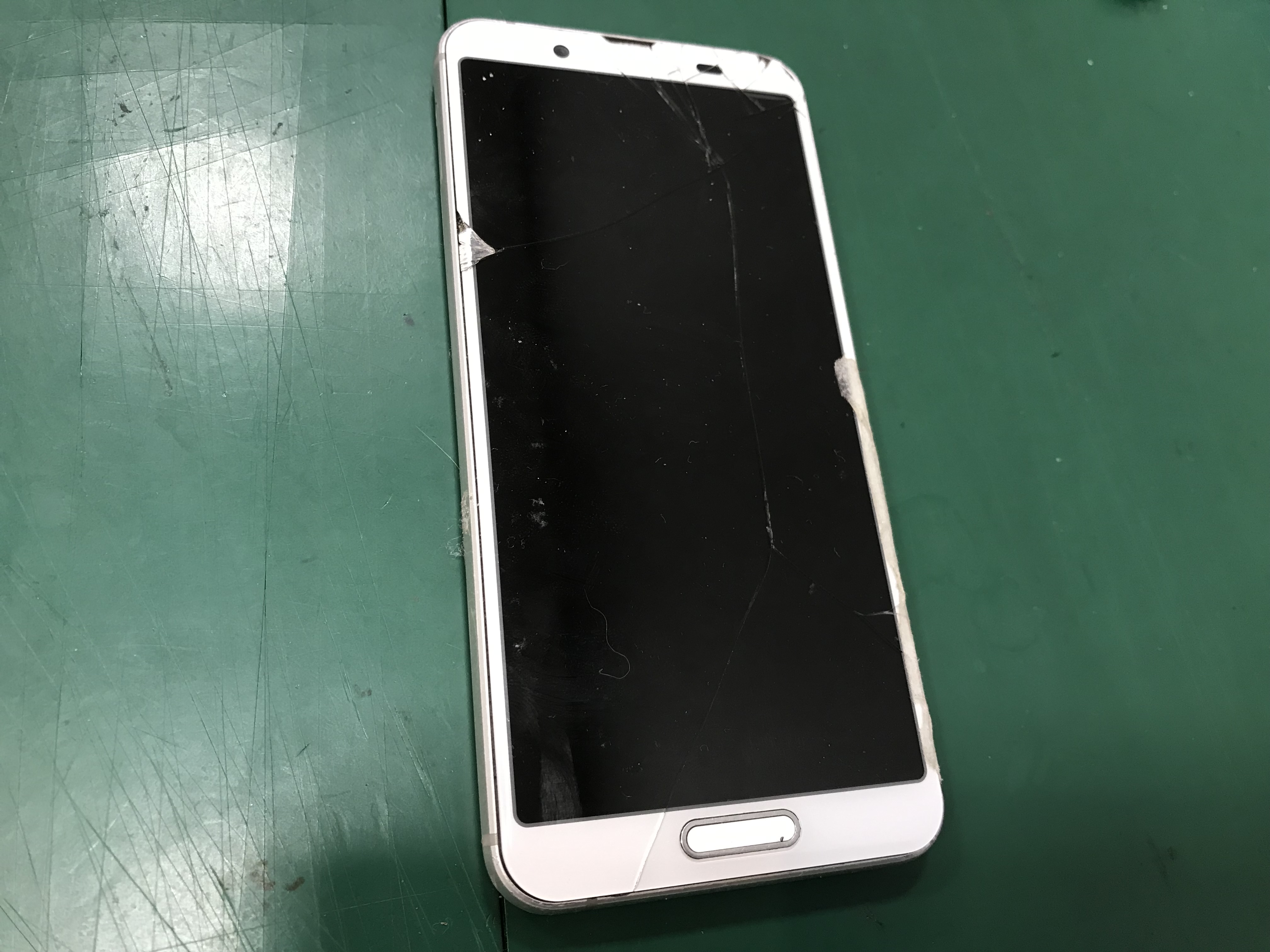 AQUOSsense3のバッテリー画面割れはふじみ野市スマホ修理工房イオン