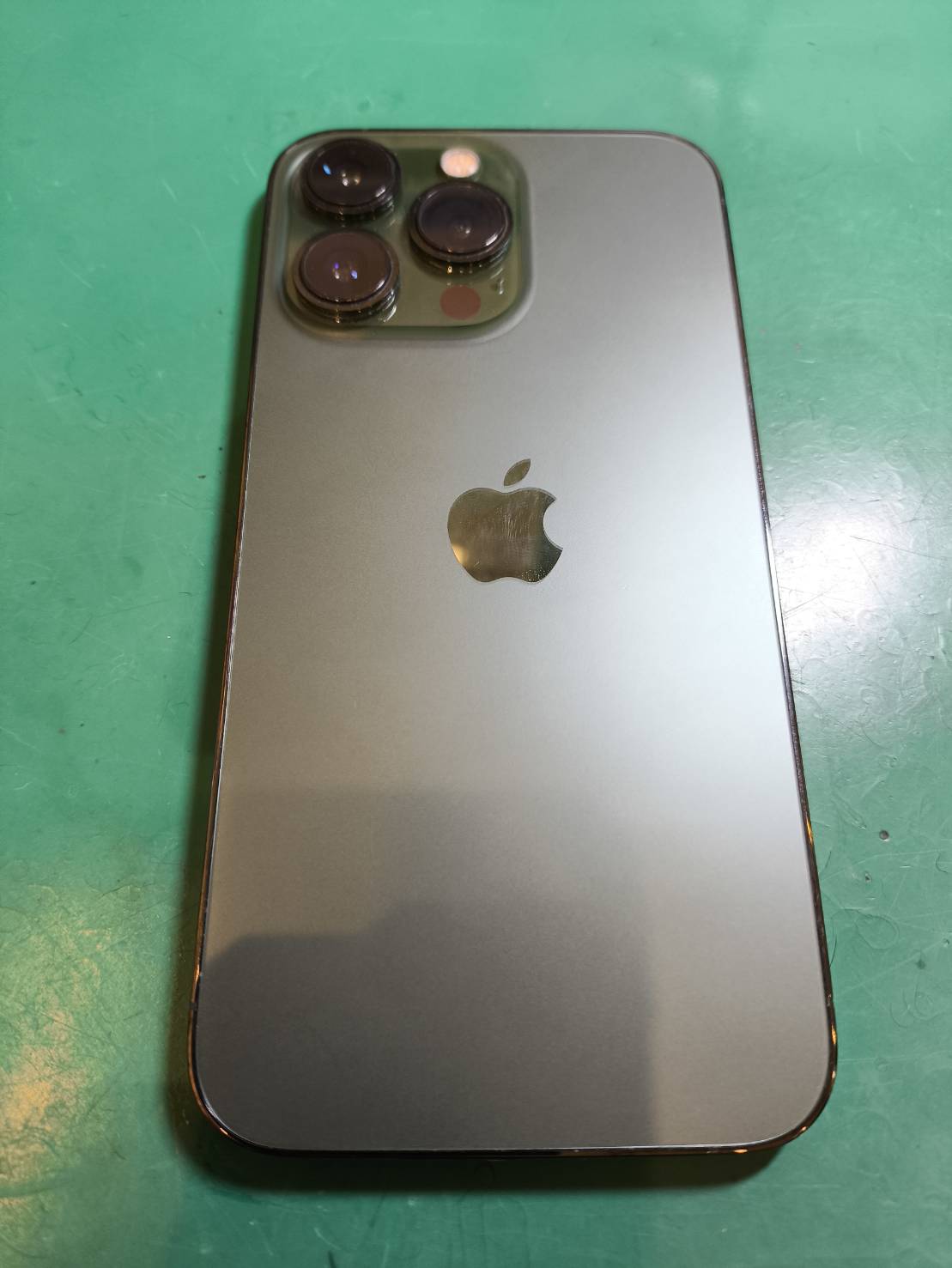 iPhone13Proの両面ガラスコーティングを対応！！【スマホ修理工房　京王アートマン府中店】