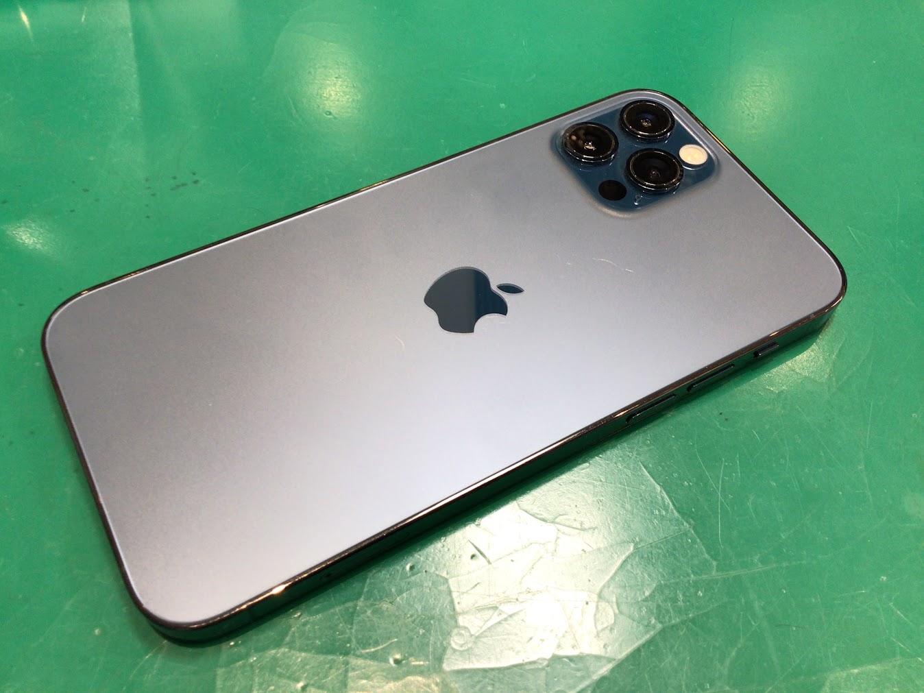 iPhone13Proのバッテリー交換ならデータをそのまま・最短即日修理のスマホ修理工房二俣川店へ