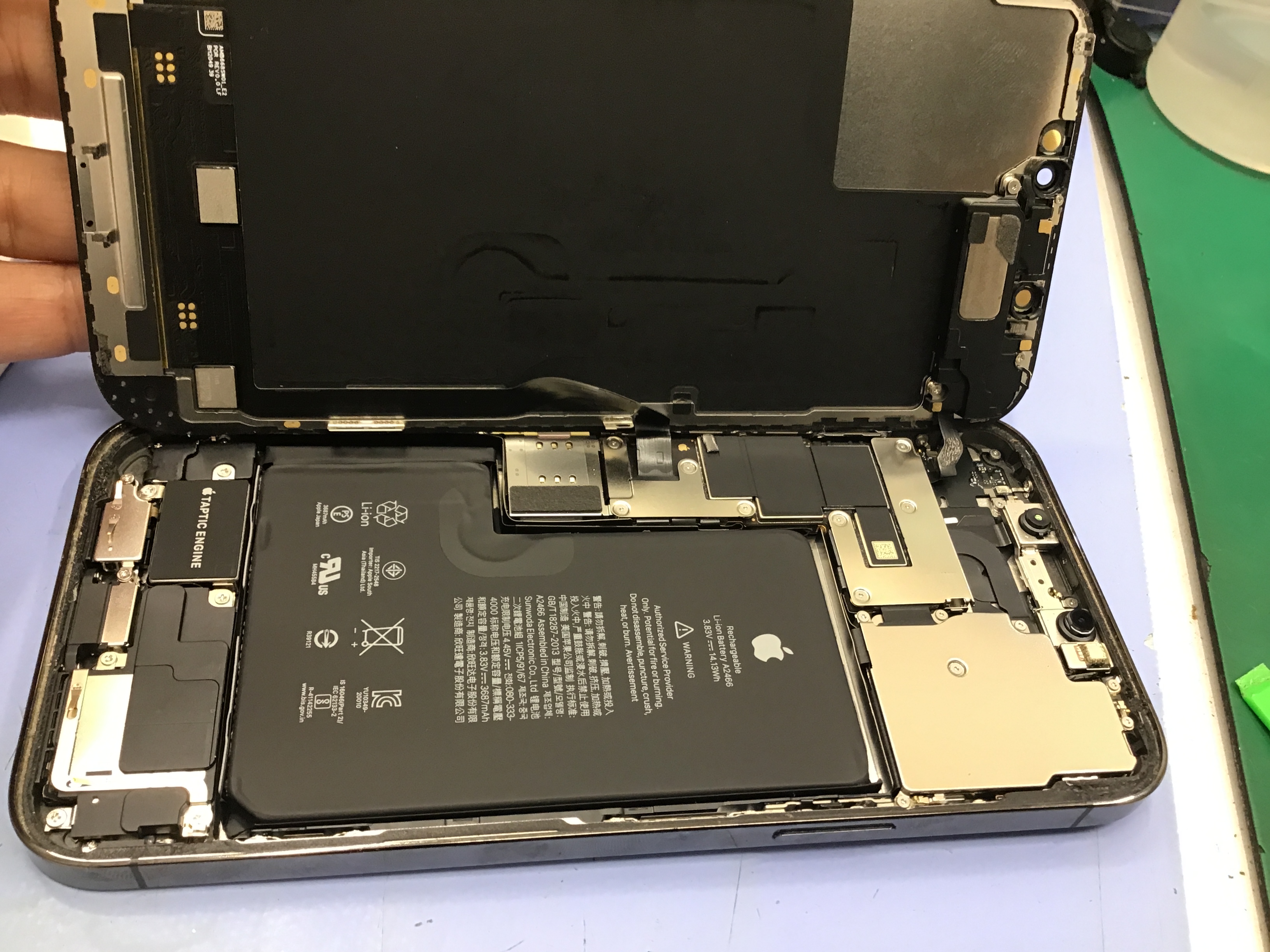 iPhone13のバッテリー修理　データをそのまま・最短即日修理のスマホ修理工房八王子オクトーレ店にご相談ください！