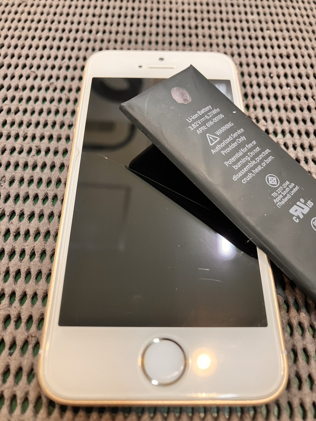 iPhoneSEのバッテリー交換を行いました！　-スマホ修理工房和光北口店-