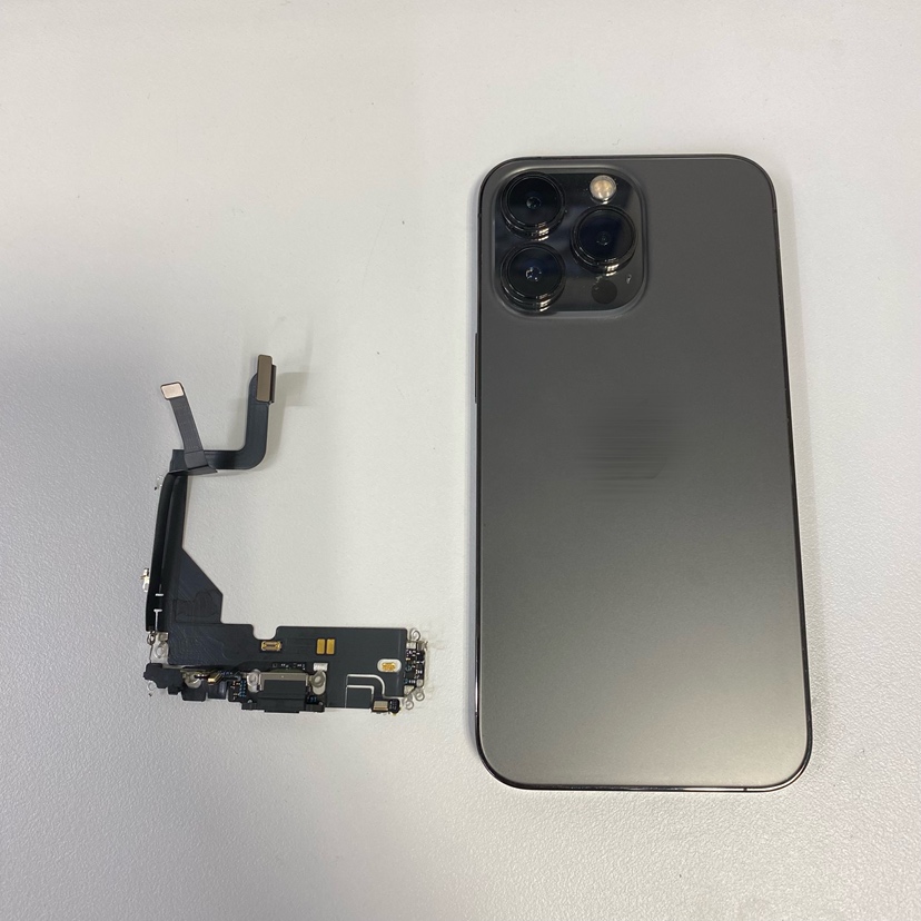 iPhone13Proライトニング交換（アイフォン）