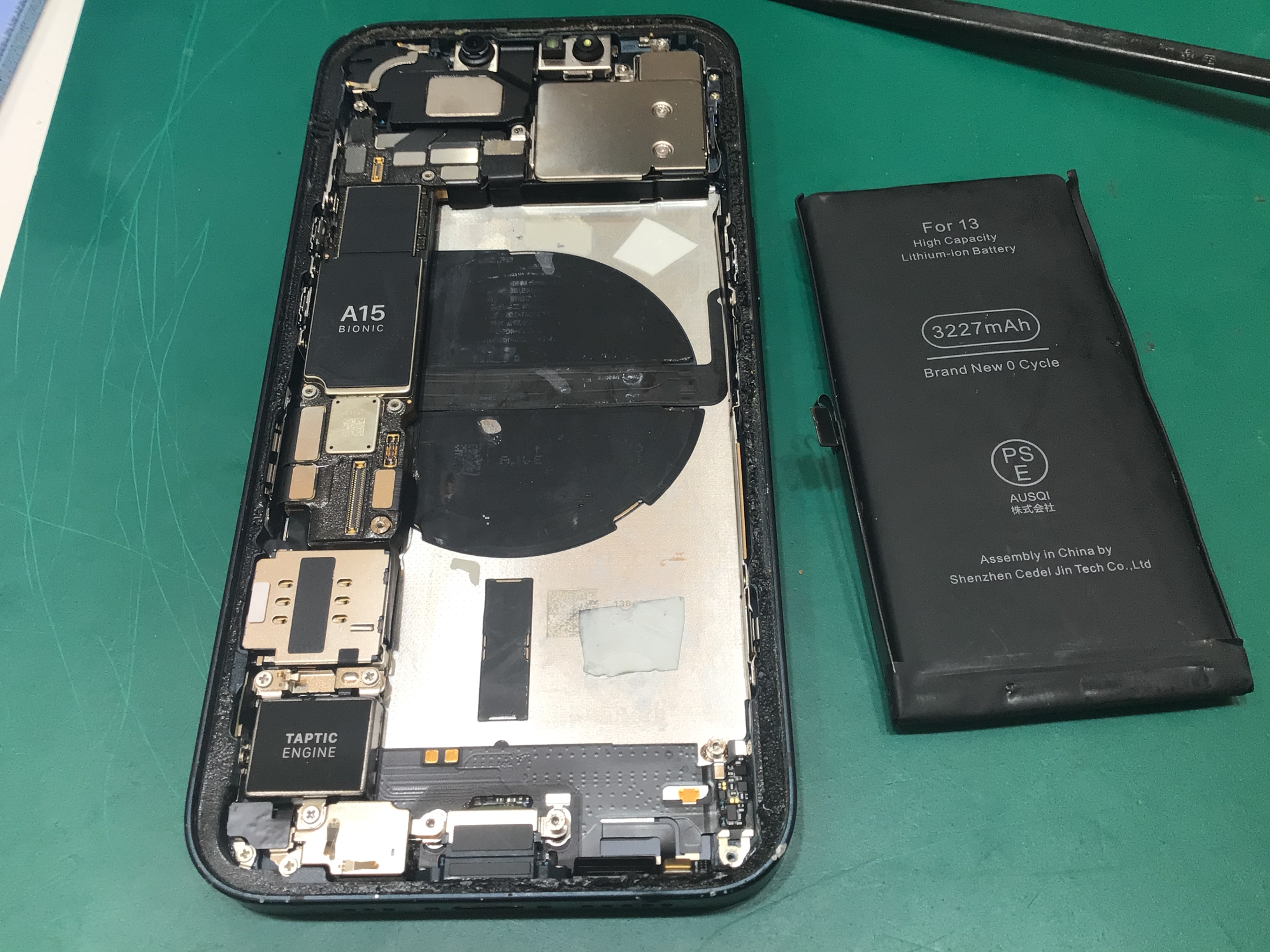 iPhone13のバッテリー交換は、データそのまま・即日修理のスマホ修理工房イーアス高尾店へ！