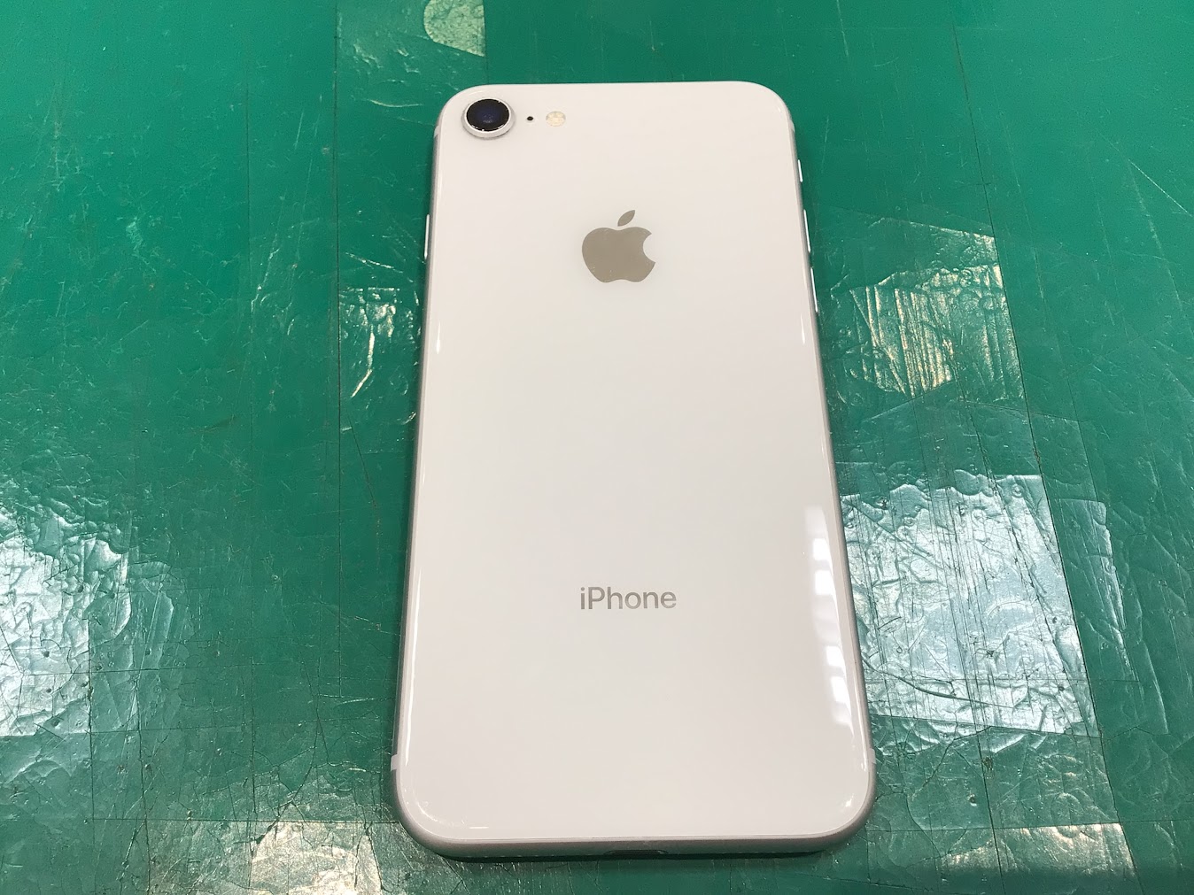 iPhoneSE2の画面交換ならデータをそのまま・最短即日修理のスマホ修理工房海老名ビナウォーク店へ